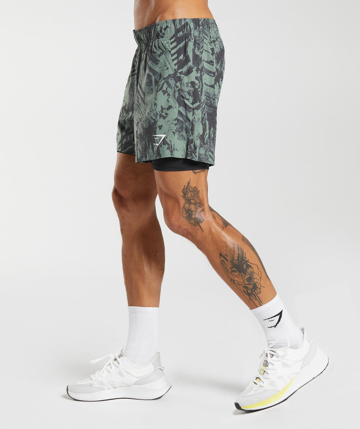 gymshark-sport-5-2-in-1-shorts-willow-green-black-print-ss23
