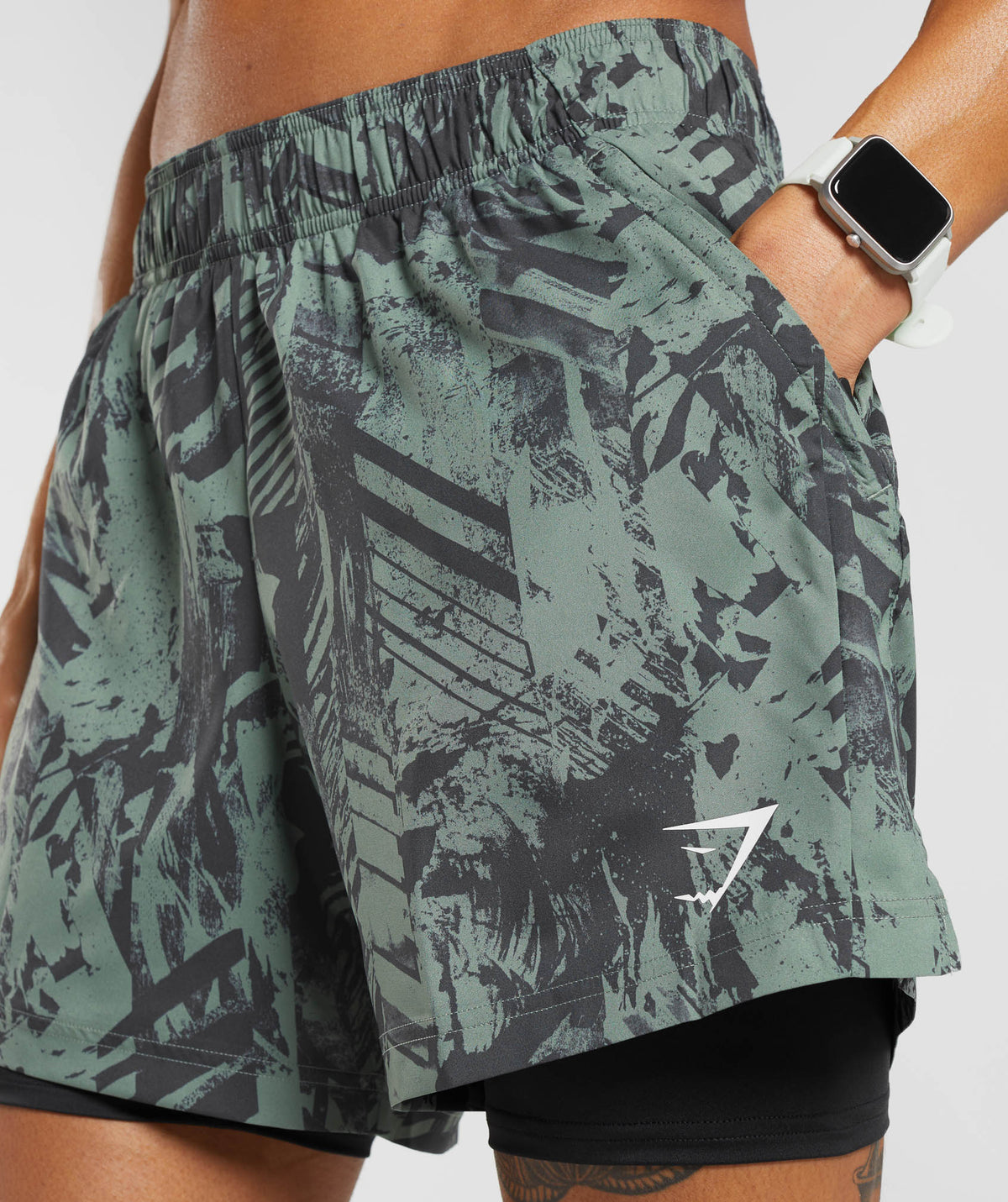 gymshark-sport-5-2-in-1-shorts-willow-green-black-print-ss23