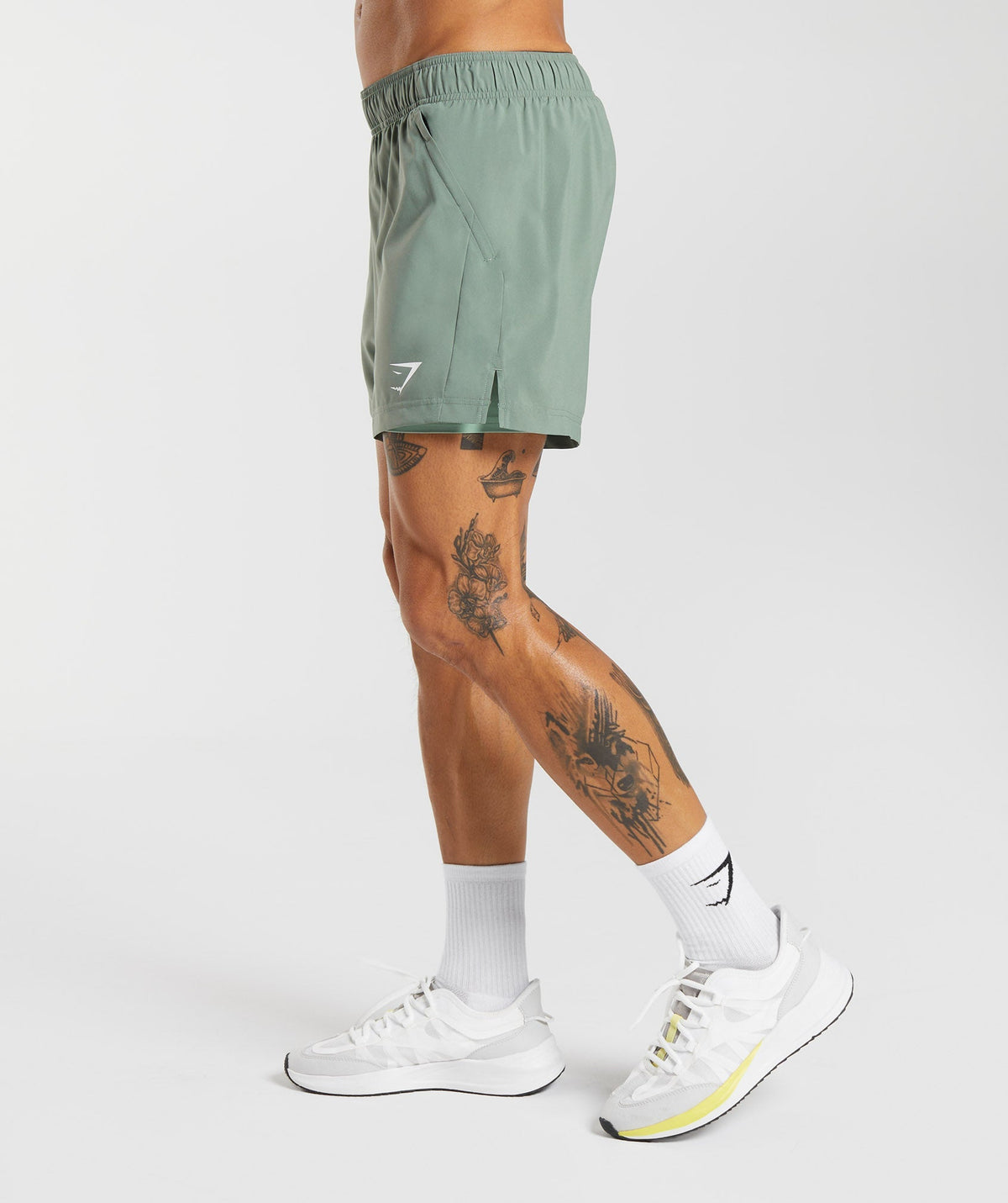 gymshark-sport-5-2-in-1-shorts-willow-green-desert-sage-green-ss23