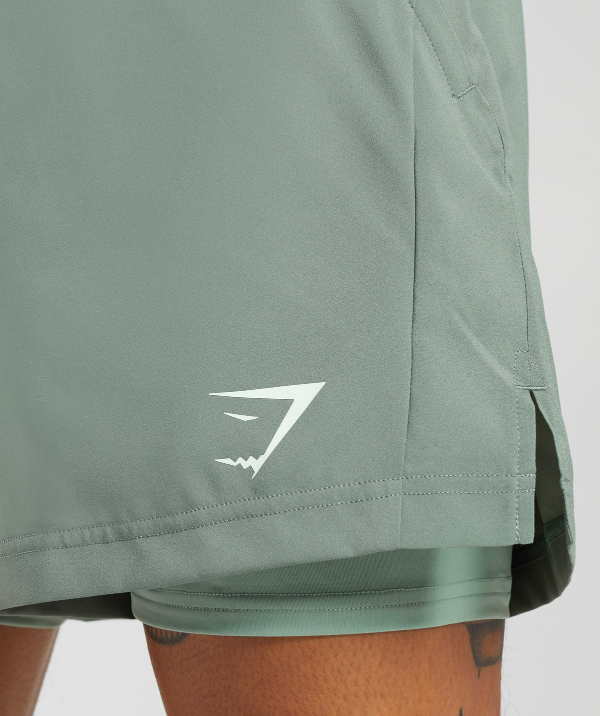 gymshark-sport-5-2-in-1-shorts-willow-green-desert-sage-green-ss23
