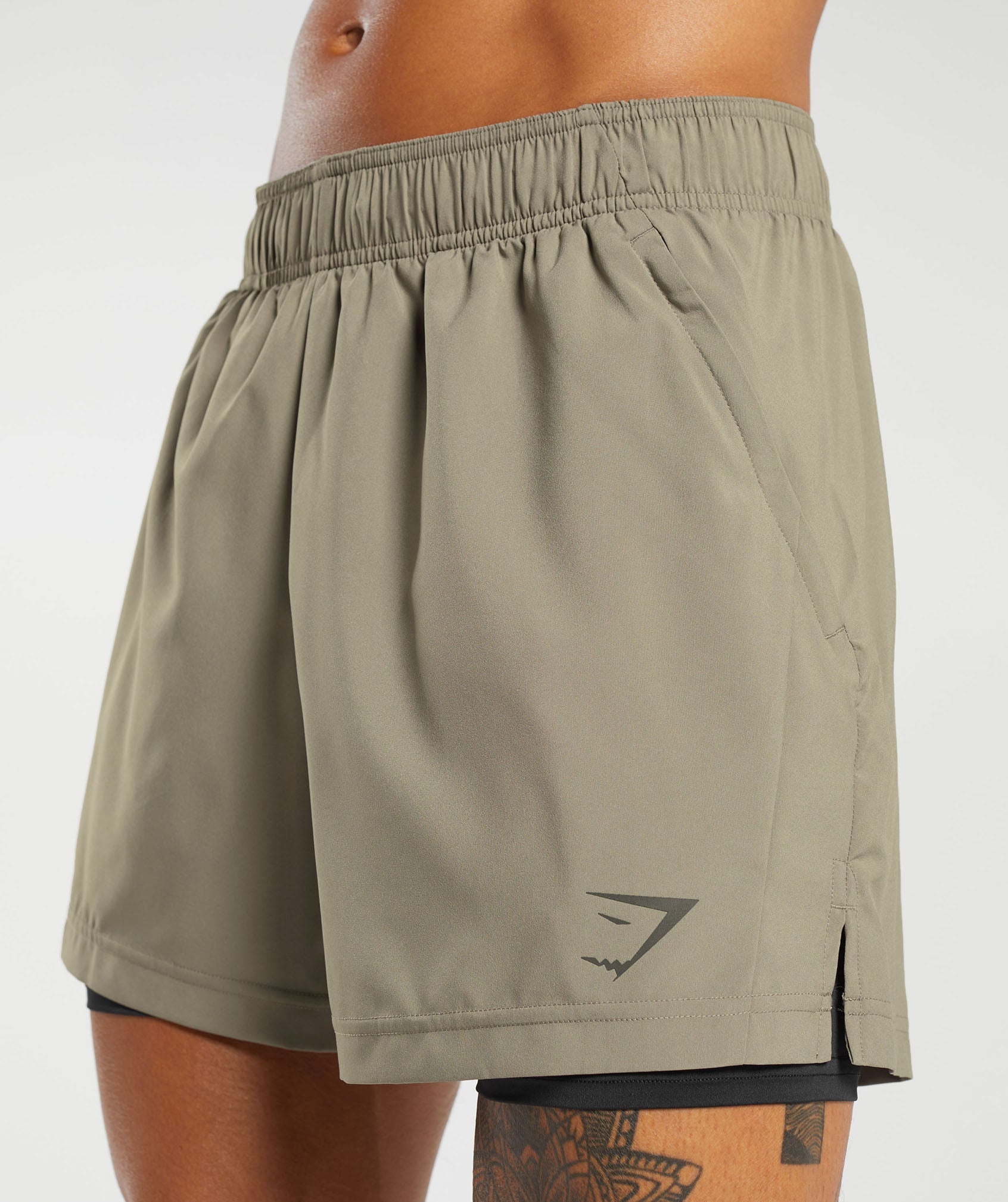 gymshark-sport-5-2-in-1-shorts-linen-brown-black-aw23