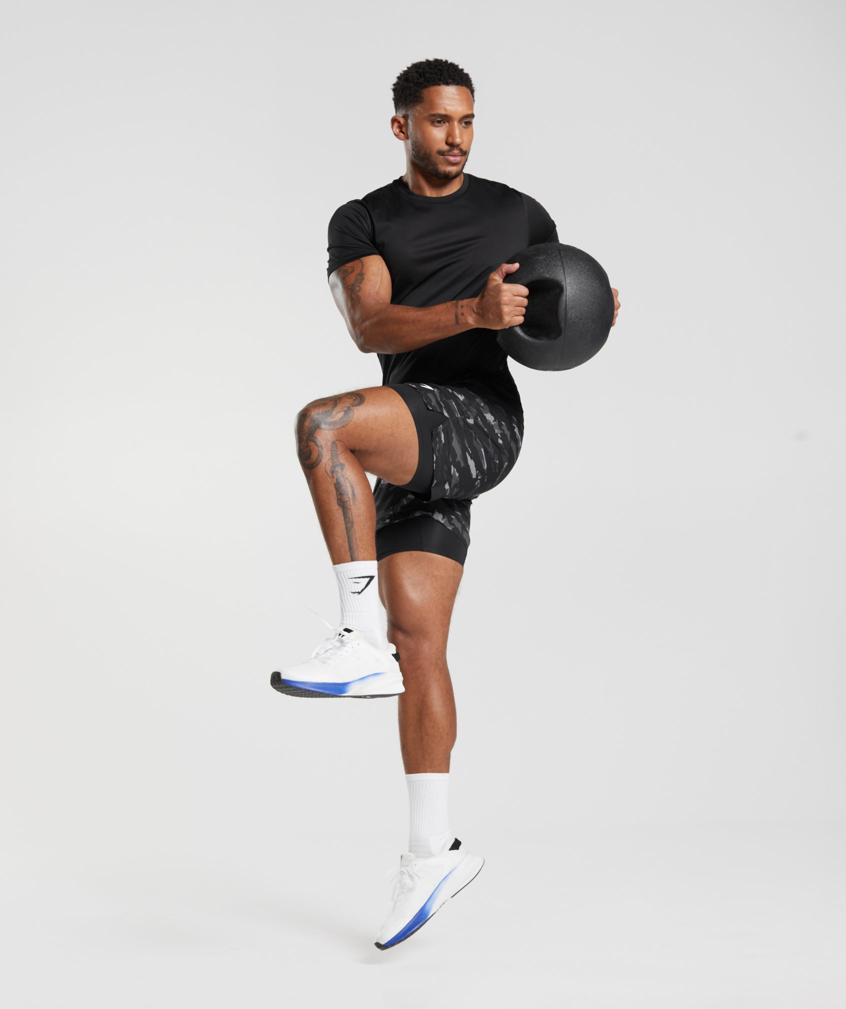 gymshark-sport-5-2-in-1-shorts-onyx-grey-black-print-ss23