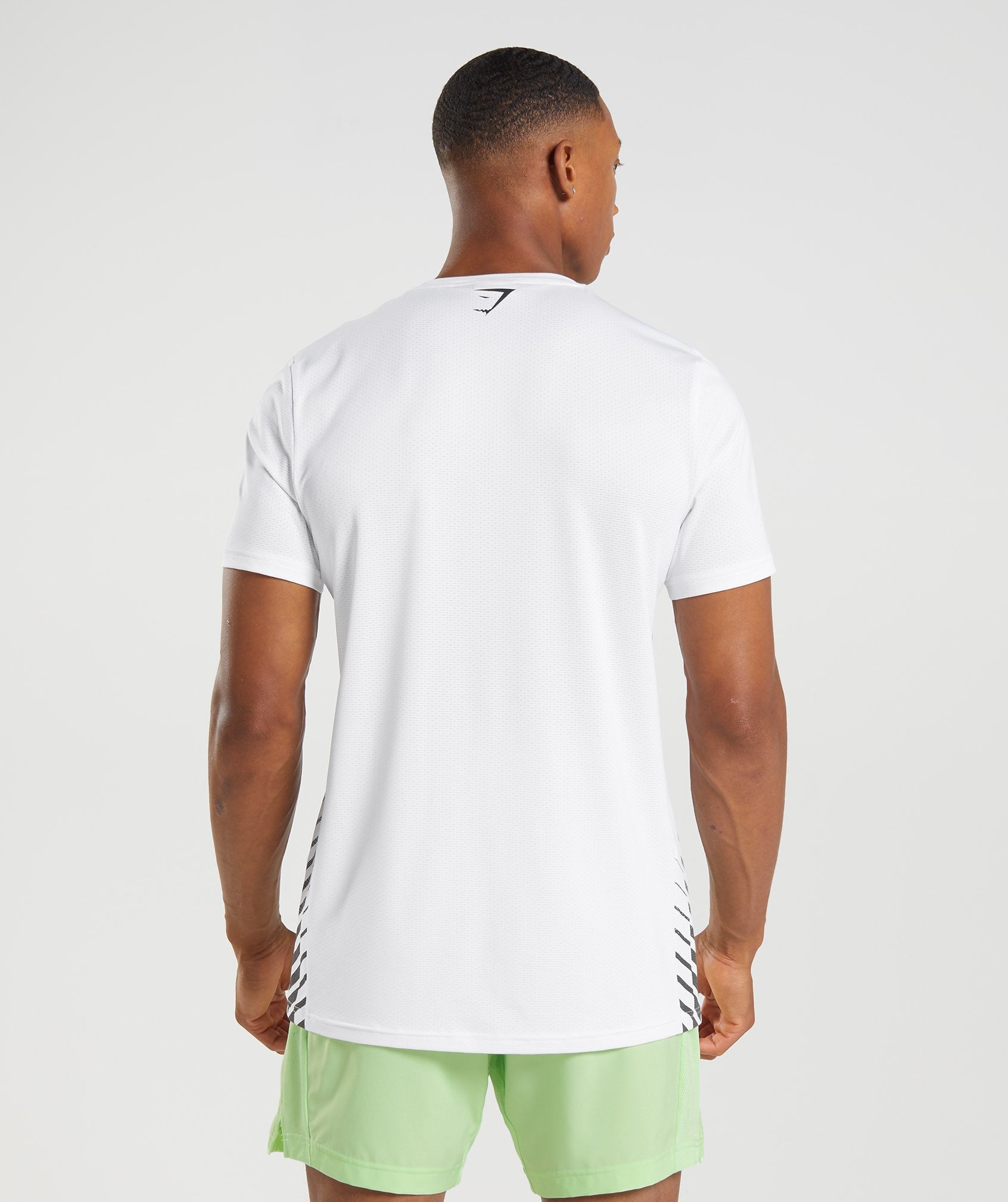 gymshark-sport-graphic-t-shirt-white-ss22