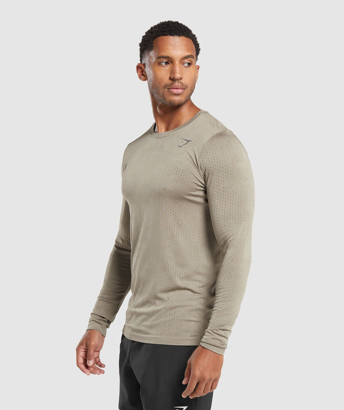 gymshark-sport-seamless-long-sleeve-t-shirt-linen-brown-camo-brown-aw23