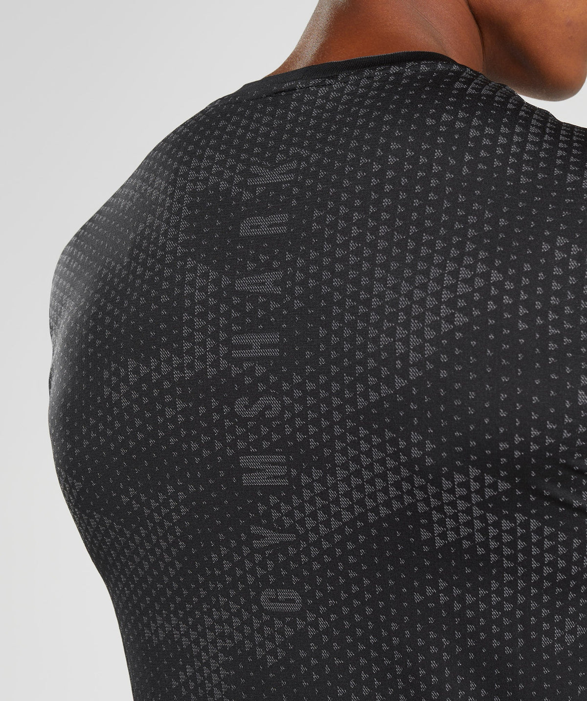gymshark-sport-seamless-t-shirt-black-silhouette-grey-aw22