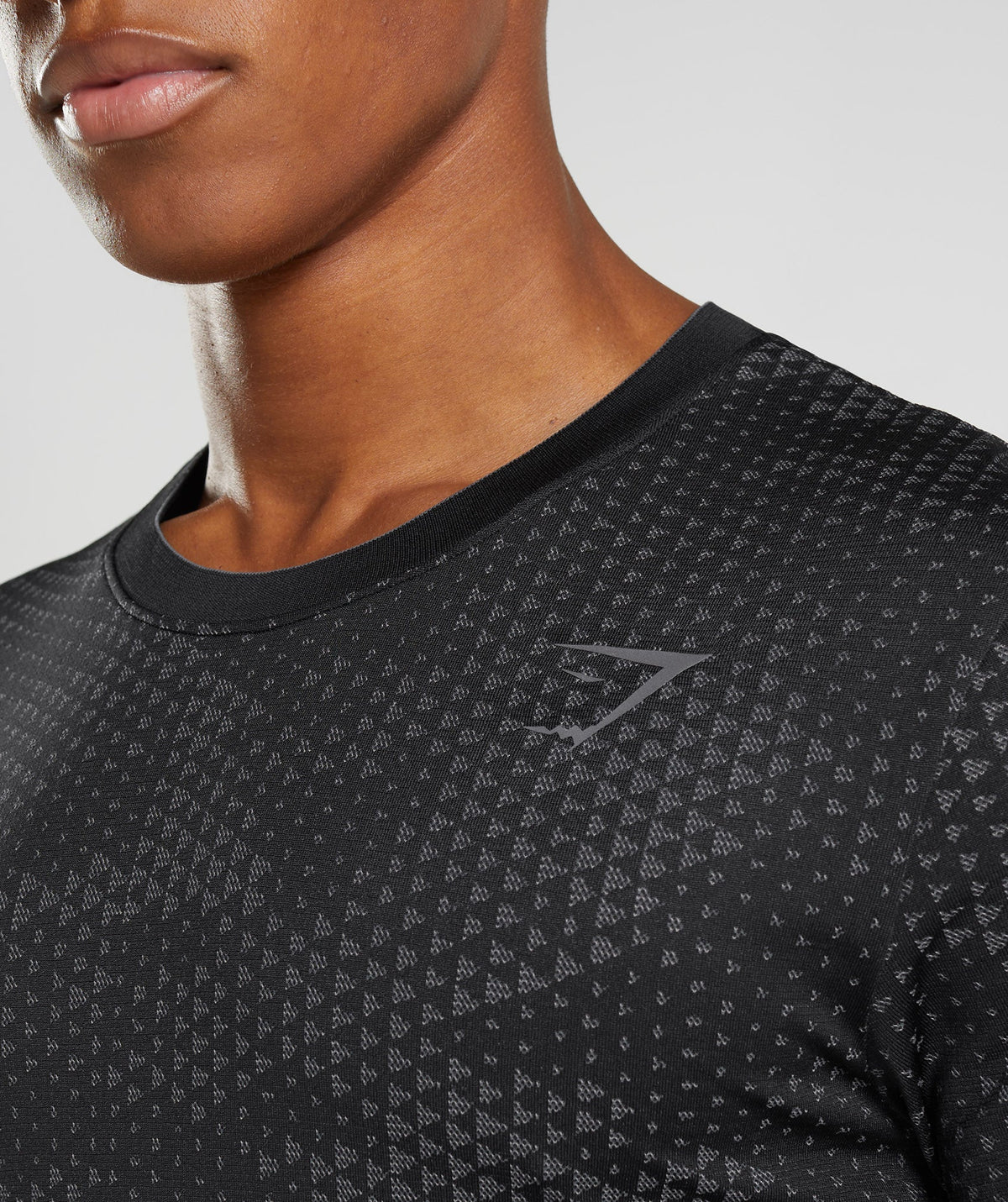 gymshark-sport-seamless-t-shirt-black-silhouette-grey-aw22