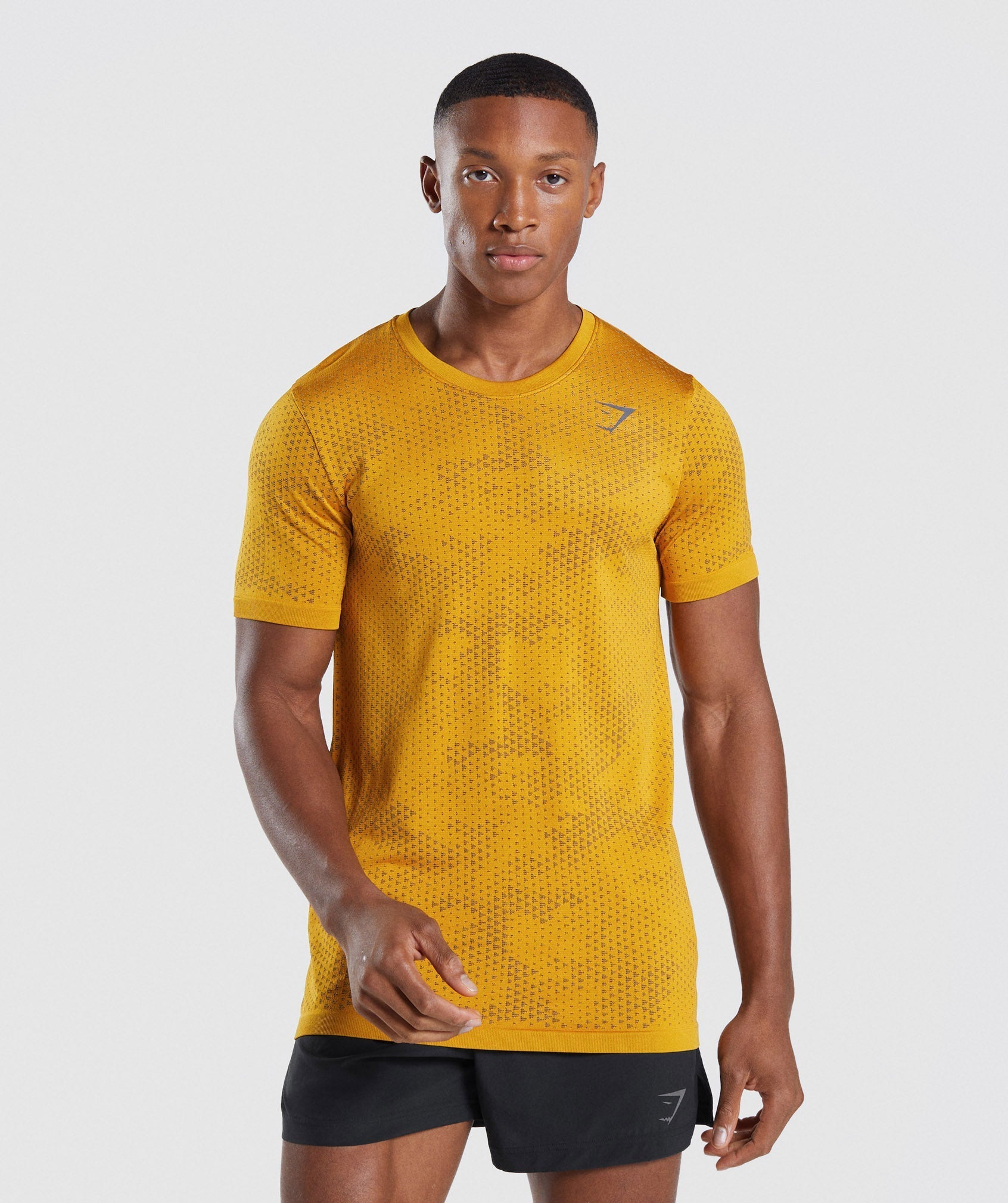 gymshark-sport-seamless-t-shirt-turmeric-yellow-black-aw22