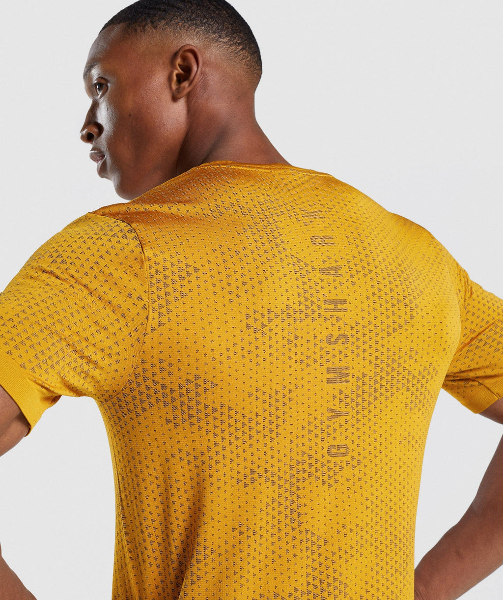 gymshark-sport-seamless-t-shirt-turmeric-yellow-black-aw22