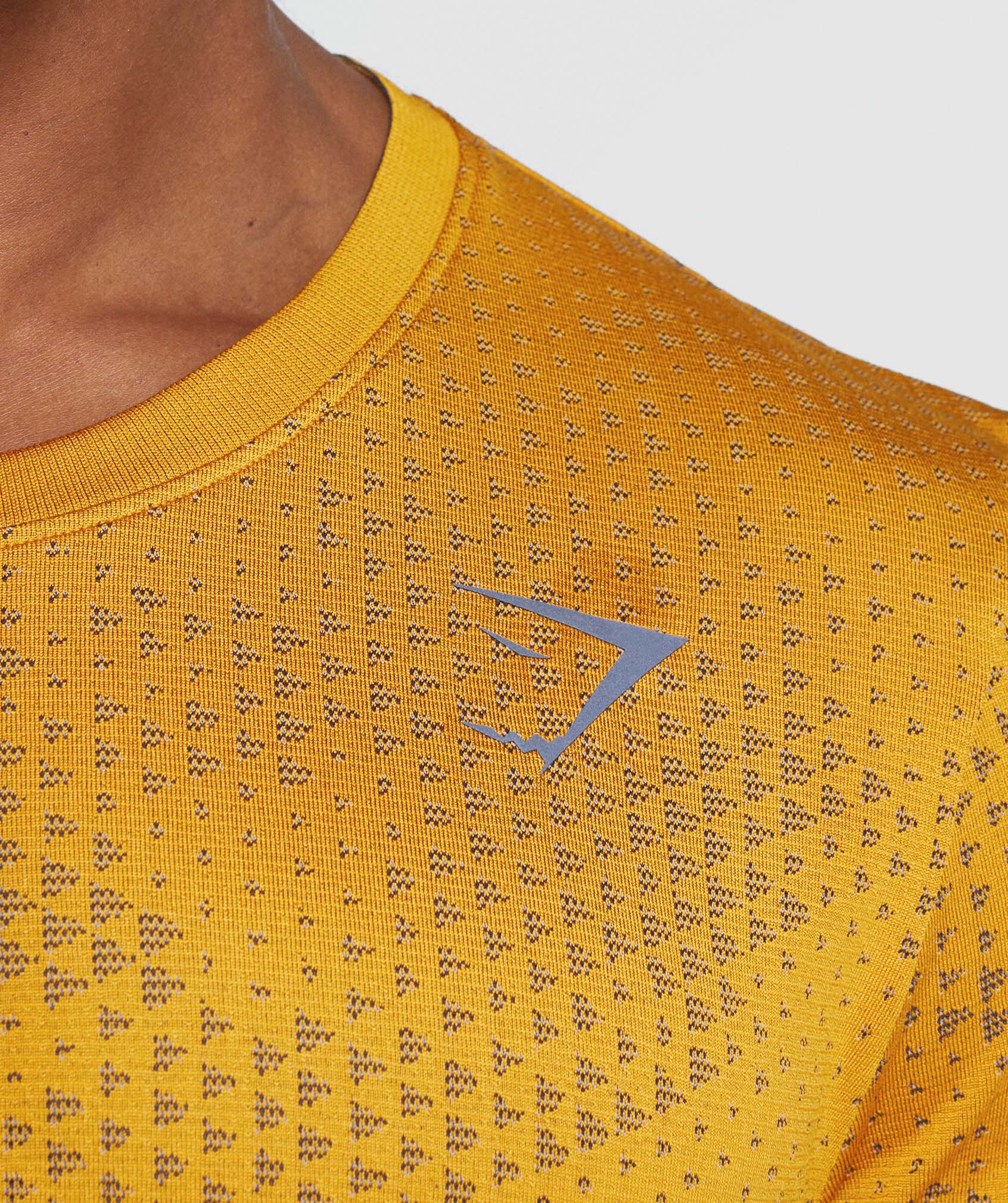 gymshark-sport-seamless-t-shirt-turmeric-yellow-black-aw22