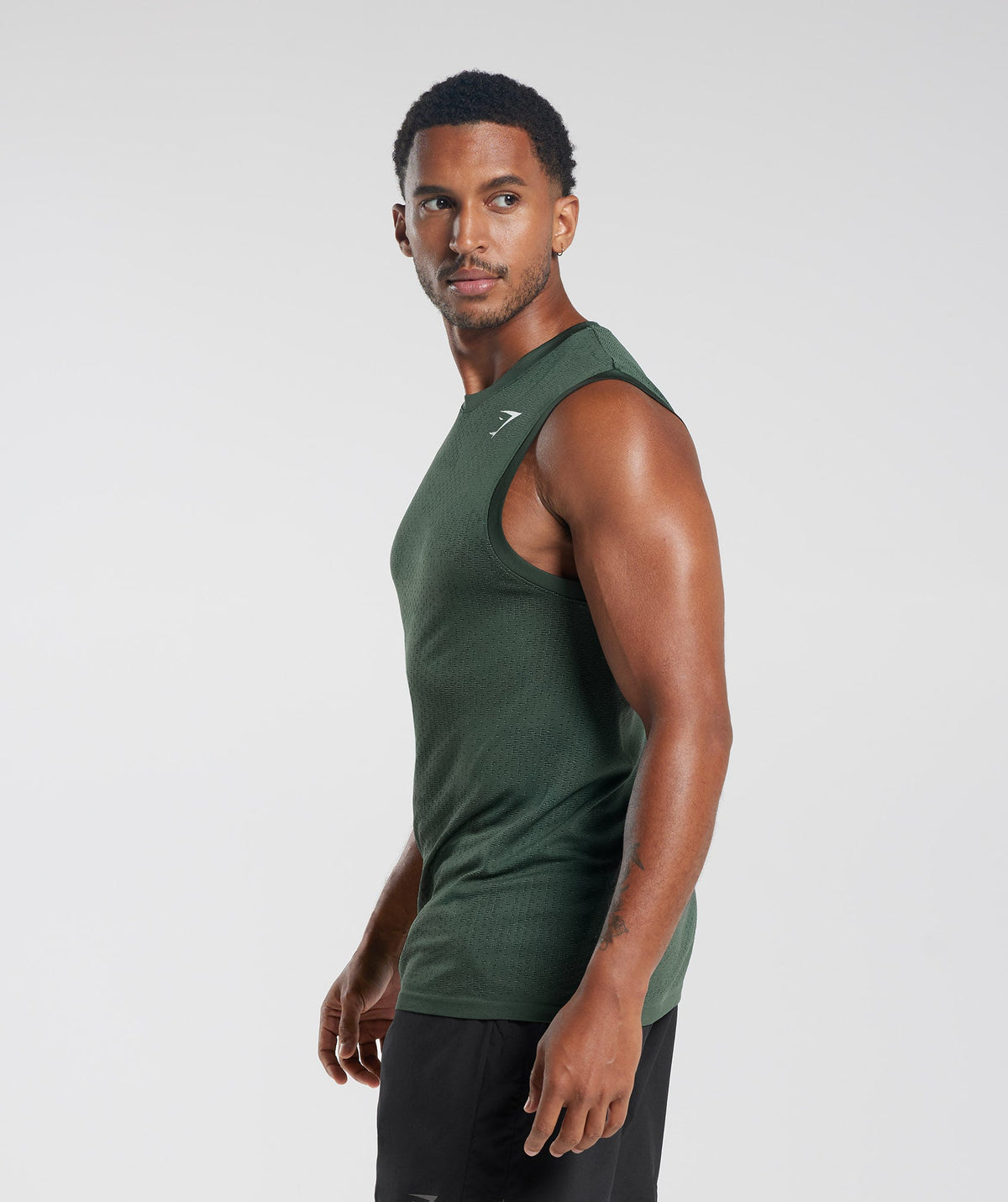 gymshark-sport-seamless-tank-fog-green-black-aw23