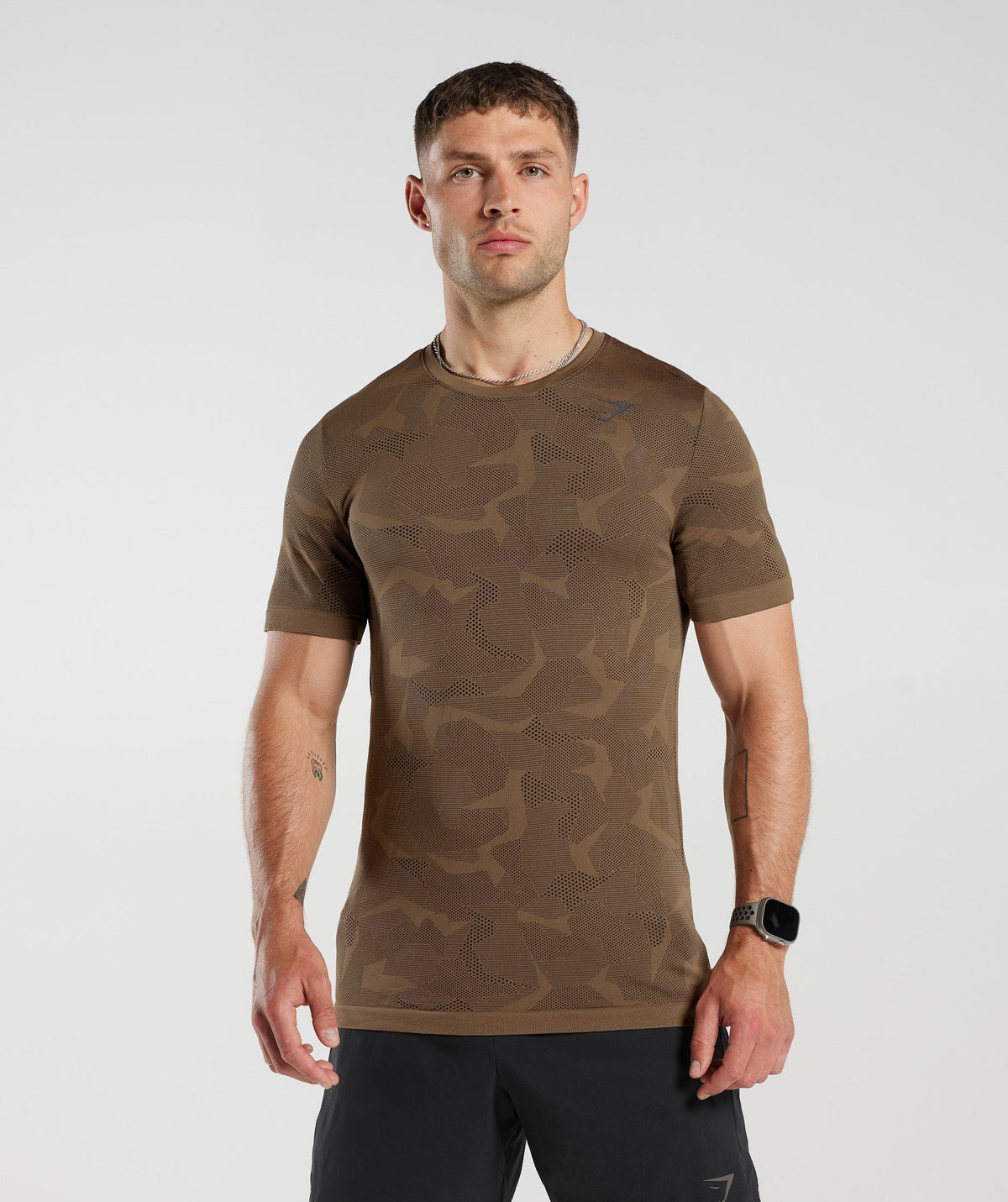 gymshark-sport-seamless-t-shirt-fossil-brown-black-ss23