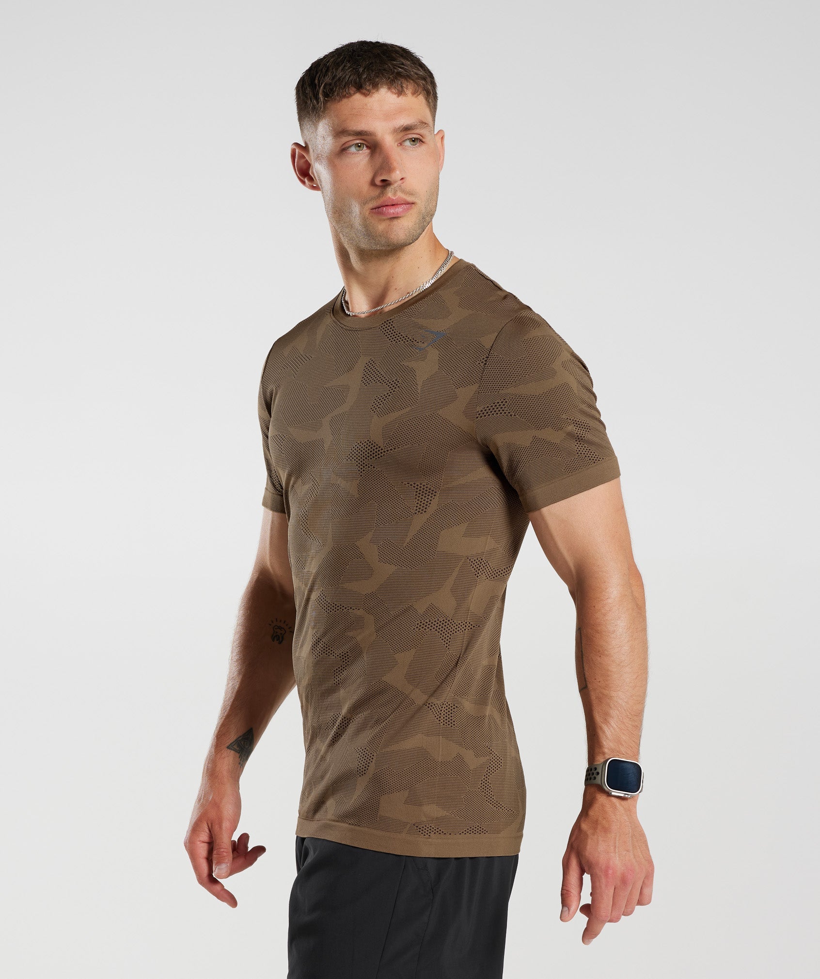 gymshark-sport-seamless-t-shirt-fossil-brown-black-ss23