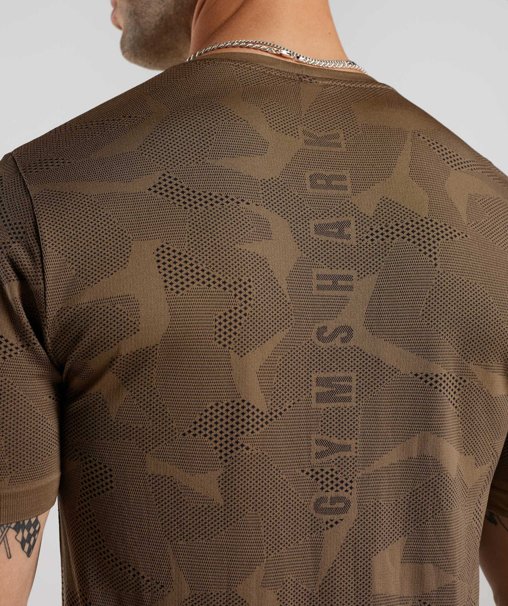 gymshark-sport-seamless-t-shirt-fossil-brown-black-ss23