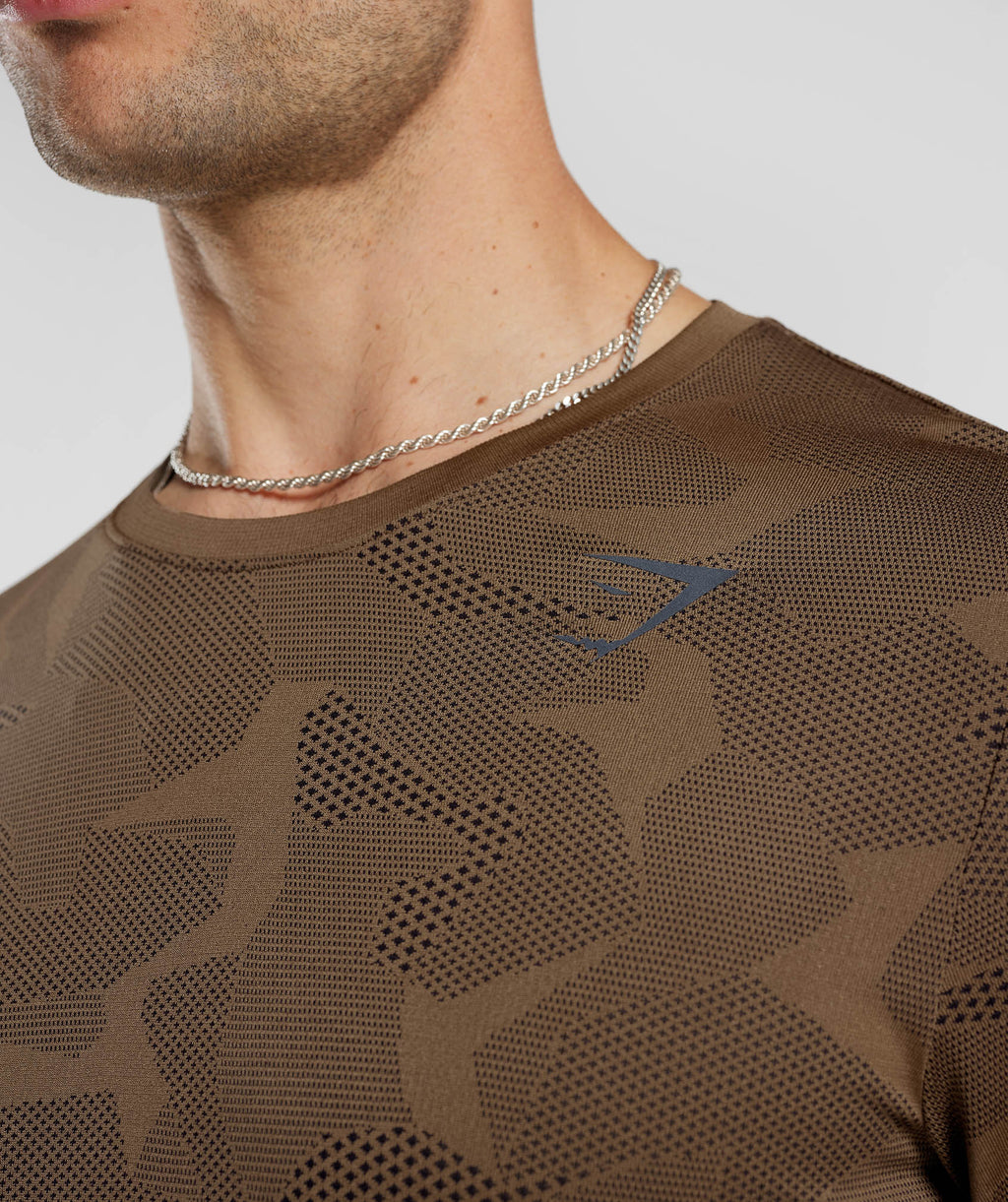 gymshark-sport-seamless-t-shirt-fossil-brown-black-ss23