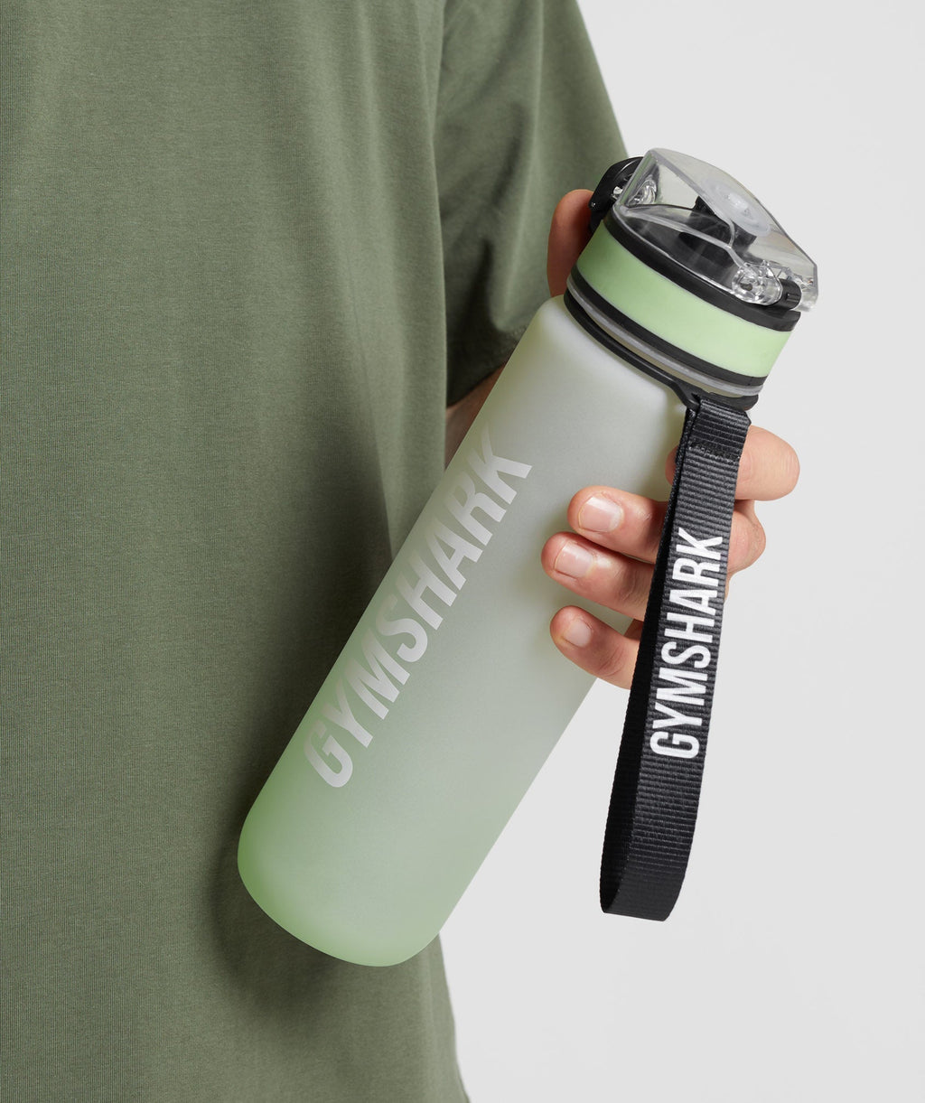 gymshark-sports-bottle-flora-green-desert-sage-green-ss23