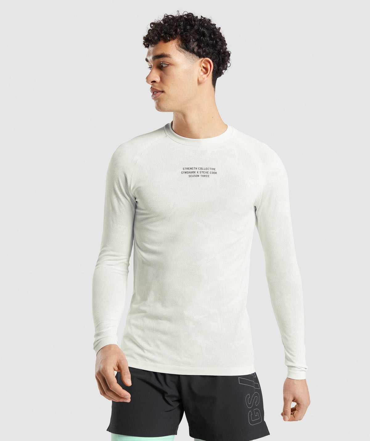 gymshark-steve-cook-long-sleeve-seamless-t-shirt-off-white-light-grey-ss22
