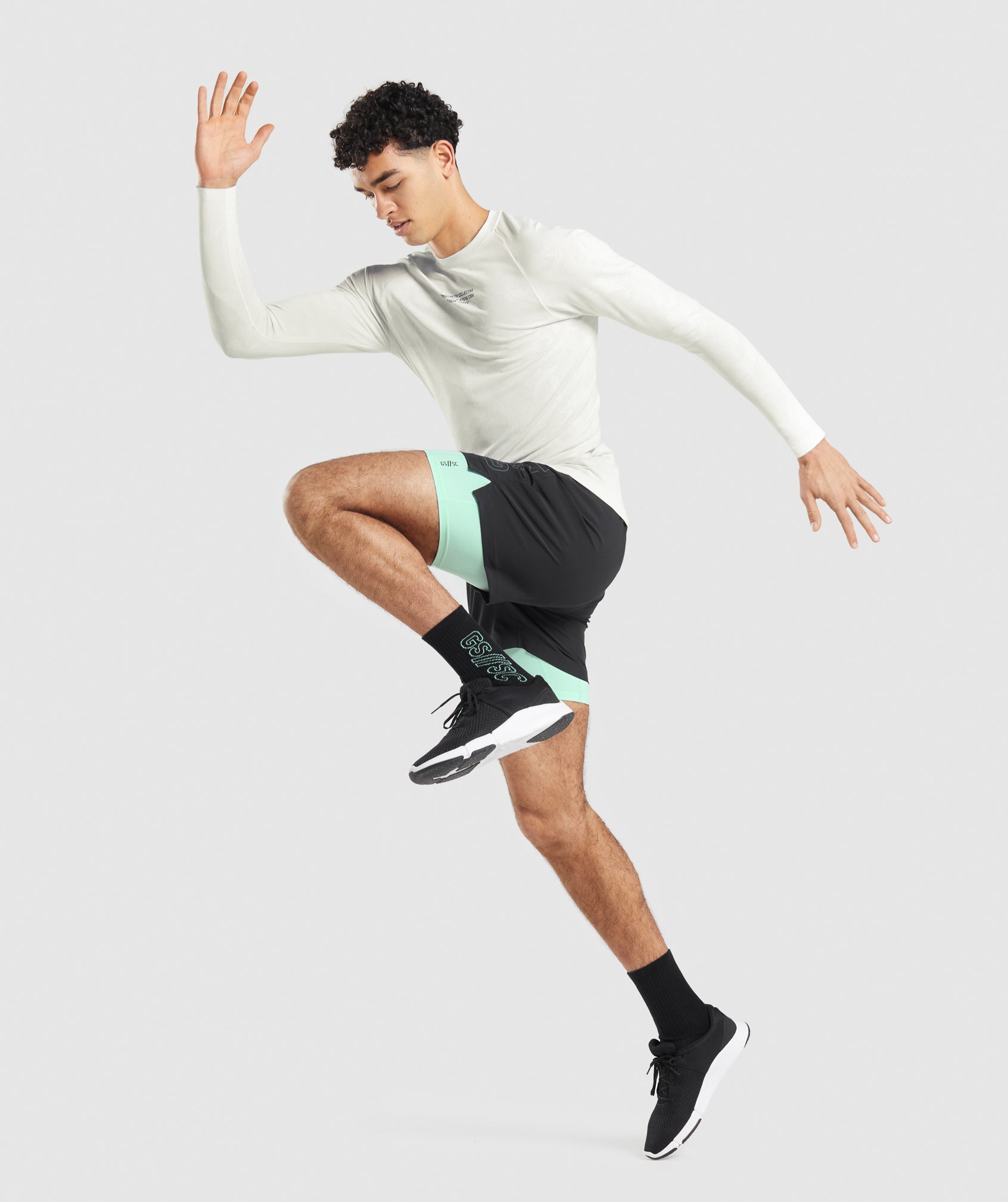 gymshark-steve-cook-long-sleeve-seamless-t-shirt-off-white-light-grey-ss22