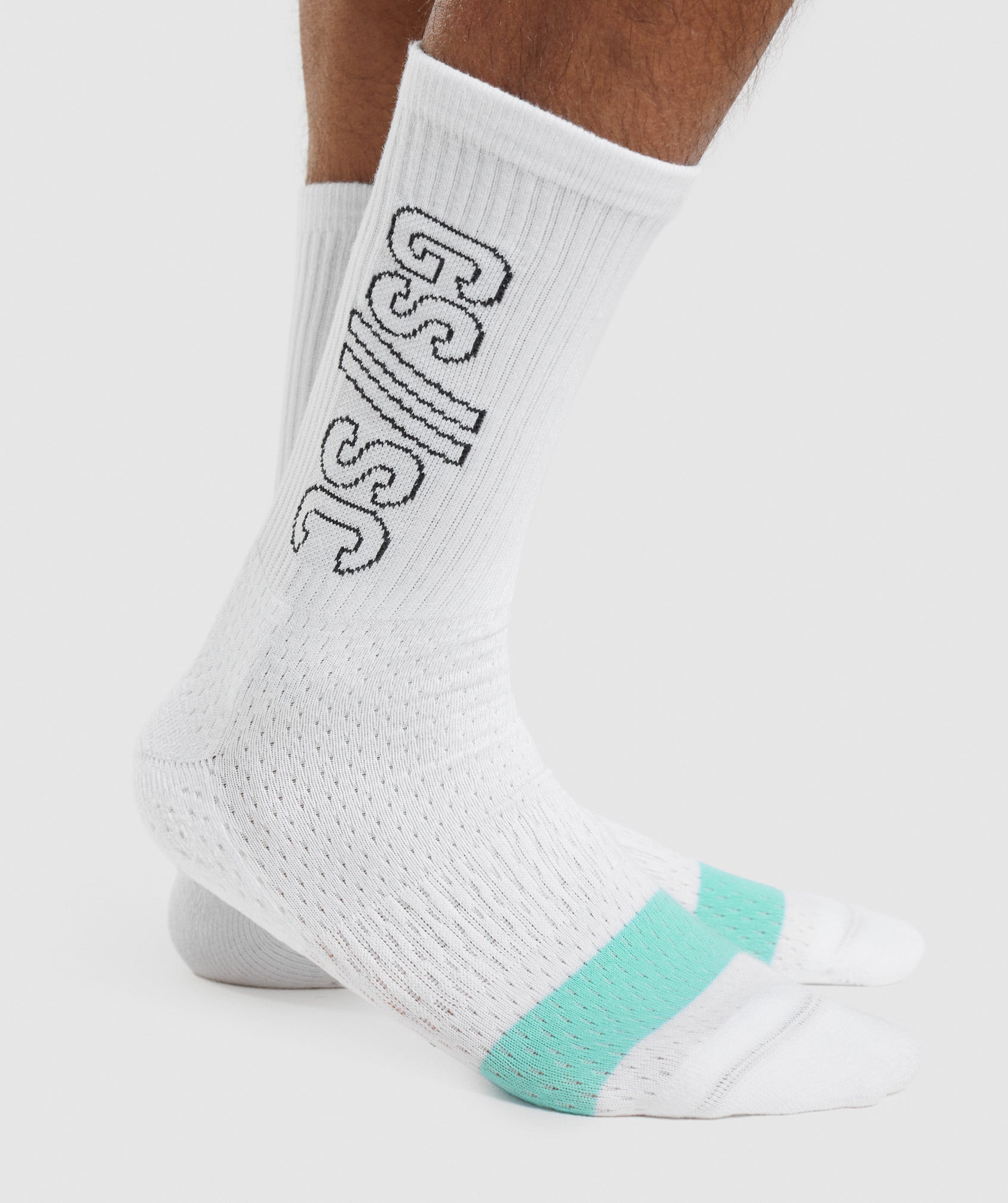 gymshark-steve-cook-crew-socks-white-ss22