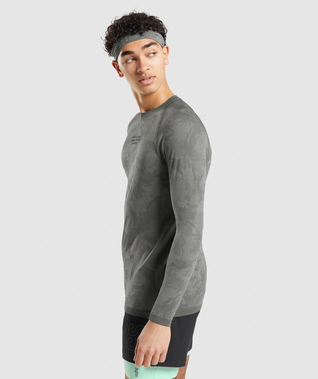 gymshark-steve-cook-long-sleeve-seamless-t-shirt-charcoal-grey-smokey-grey-ss22
