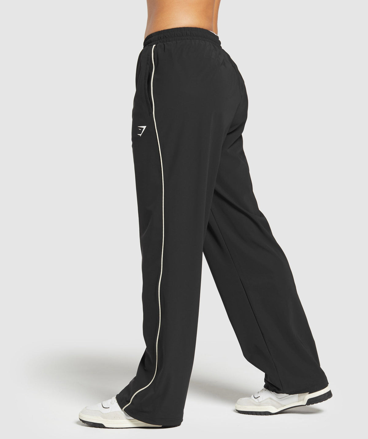 gymshark-stitch-feature-woven-pants-black-ss24