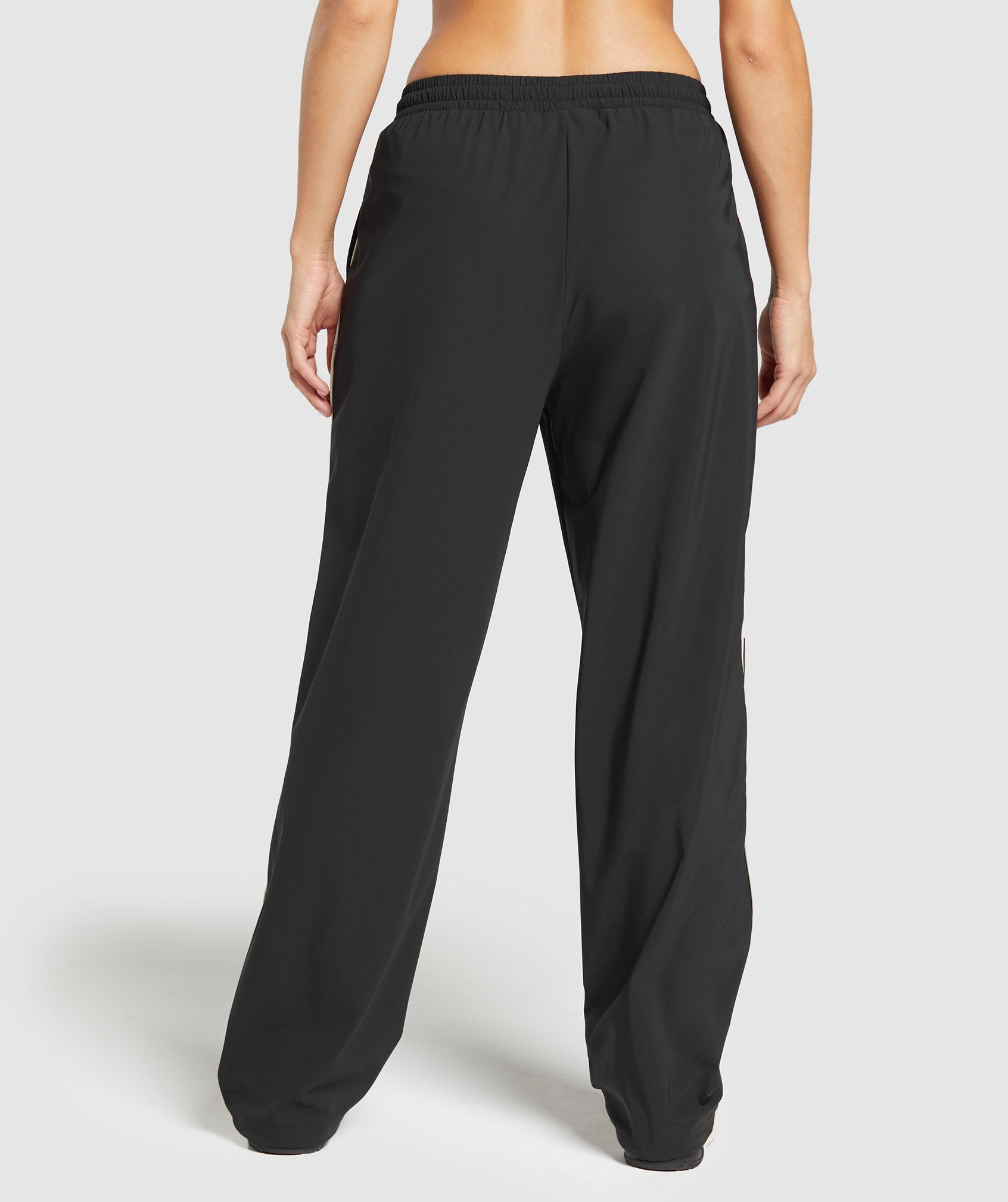 gymshark-stitch-feature-woven-pants-black-ss24