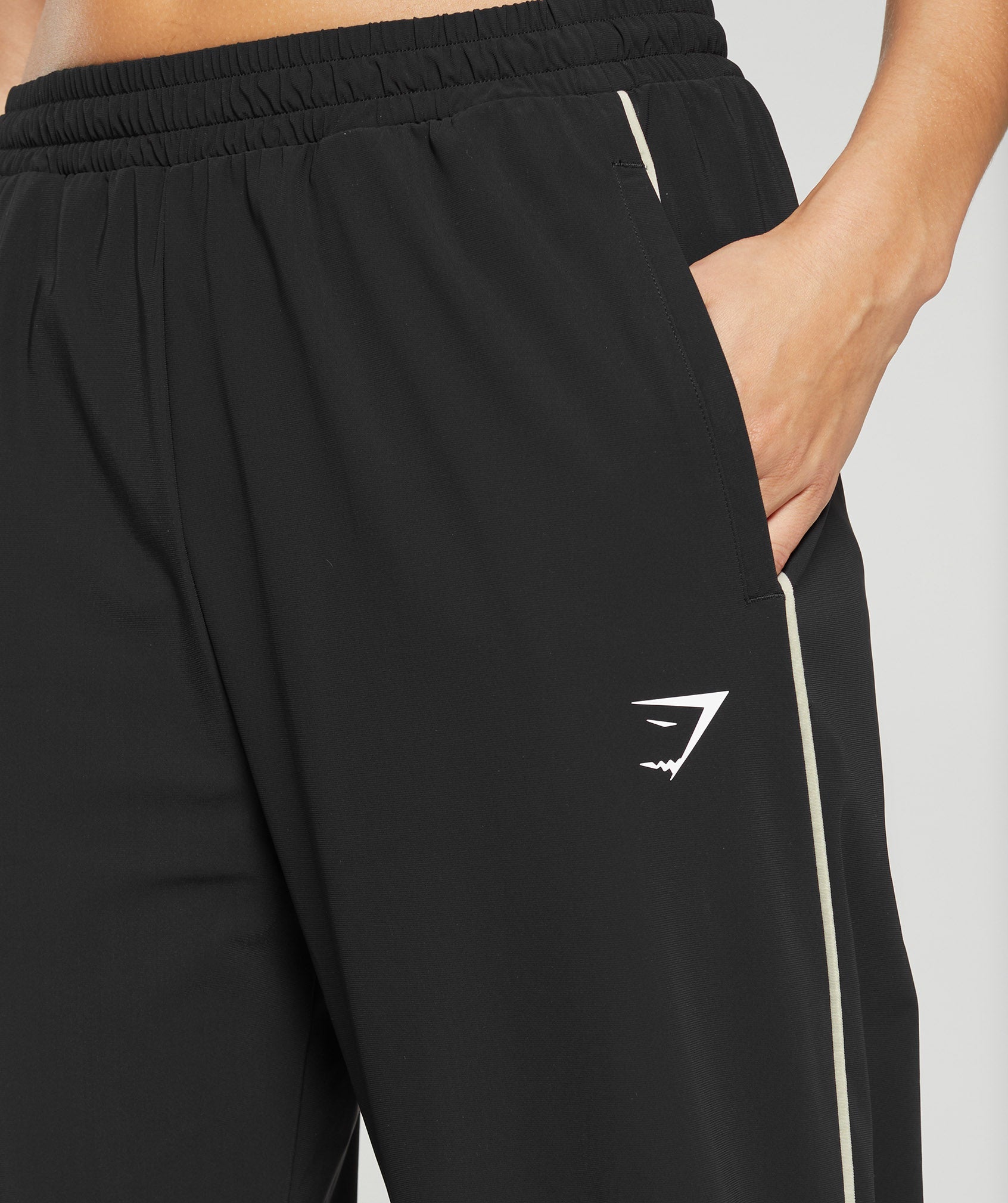 gymshark-stitch-feature-woven-pants-black-ss24