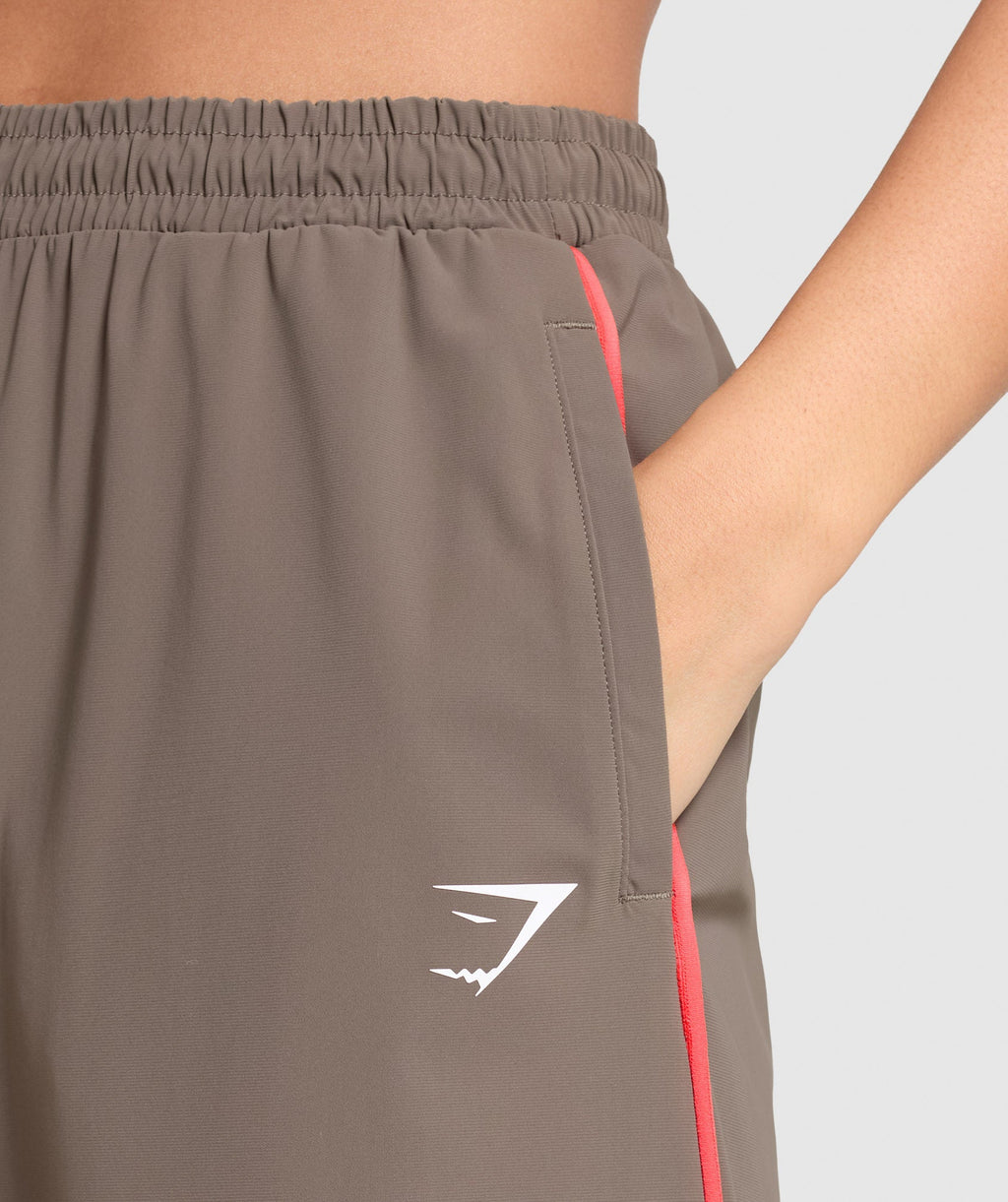 gymshark-stitch-feature-woven-pants-camo-brown-ss25