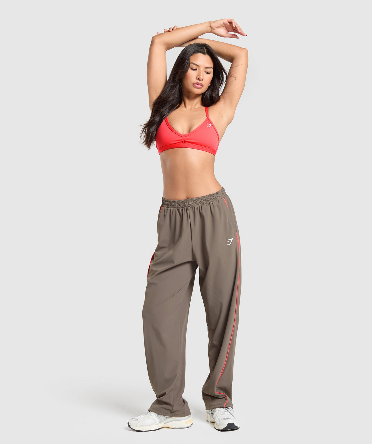gymshark-stitch-feature-woven-pants-camo-brown-ss25