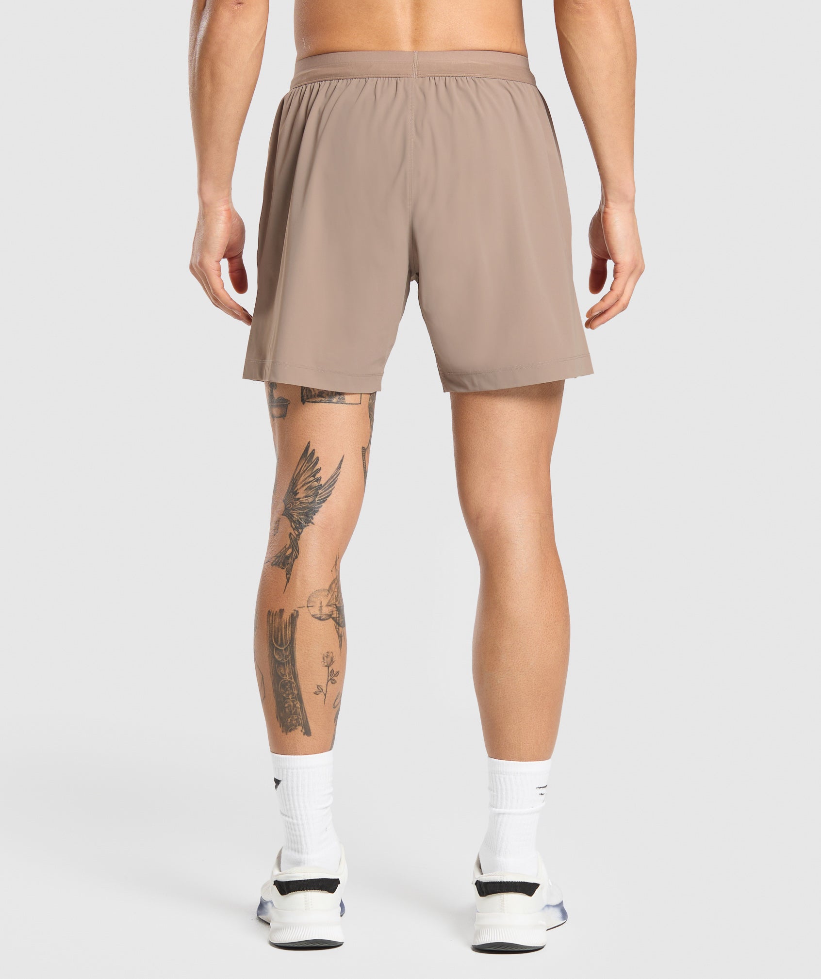 gymshark-hybrid-6-shorts-lifestyle-brown-ss25