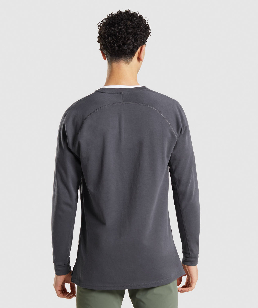 gymshark-studio-crew-onyx-grey-ss22
