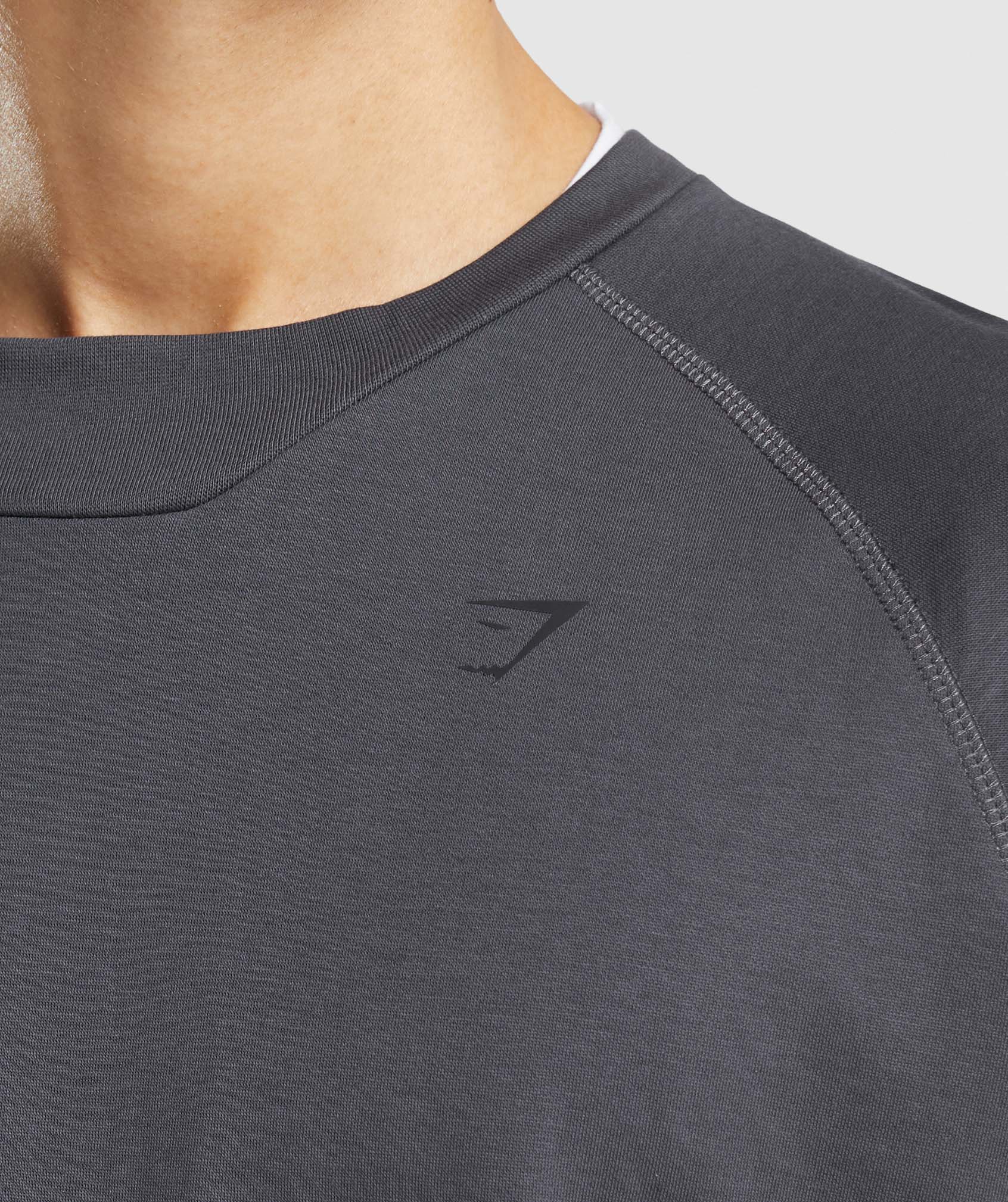gymshark-studio-crew-onyx-grey-ss22