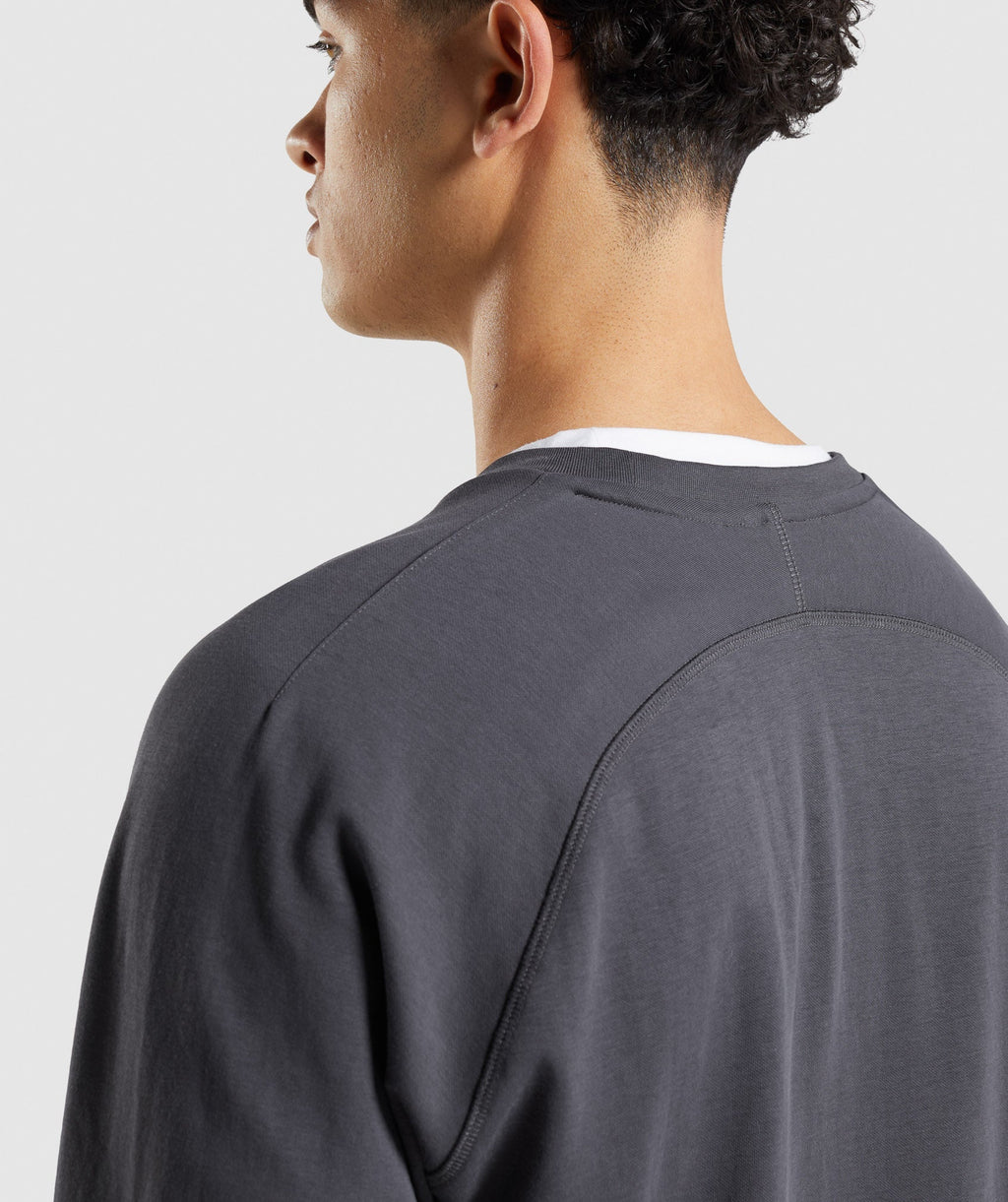 gymshark-studio-crew-onyx-grey-ss22