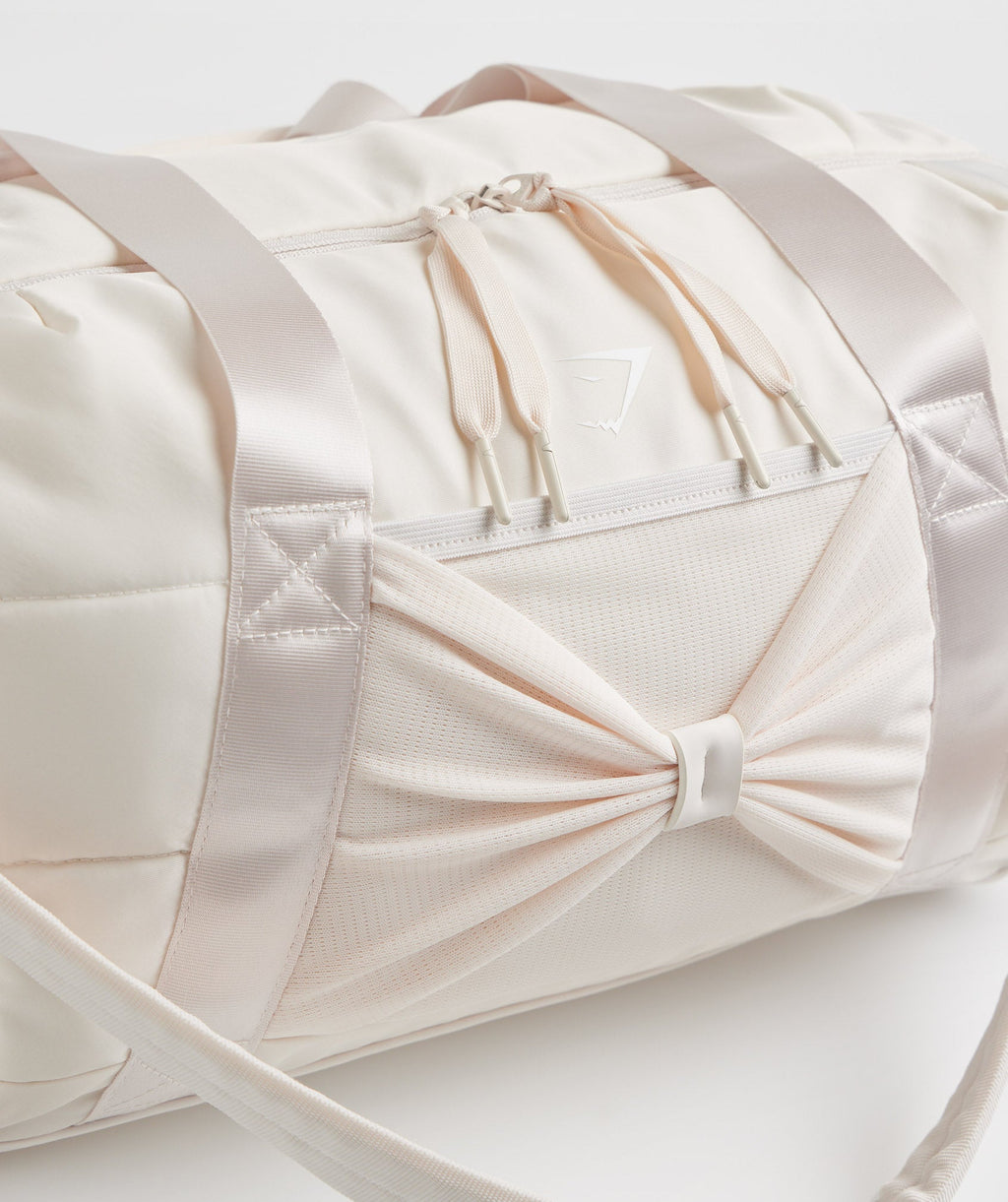 gymshark-studio-holdall-coconut-white-ss22