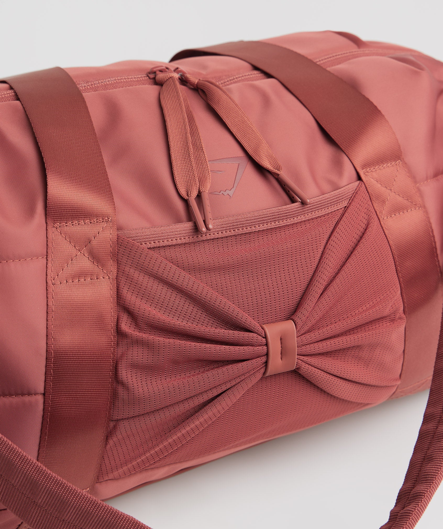 gymshark-studio-holdall-rose-brown-aw22