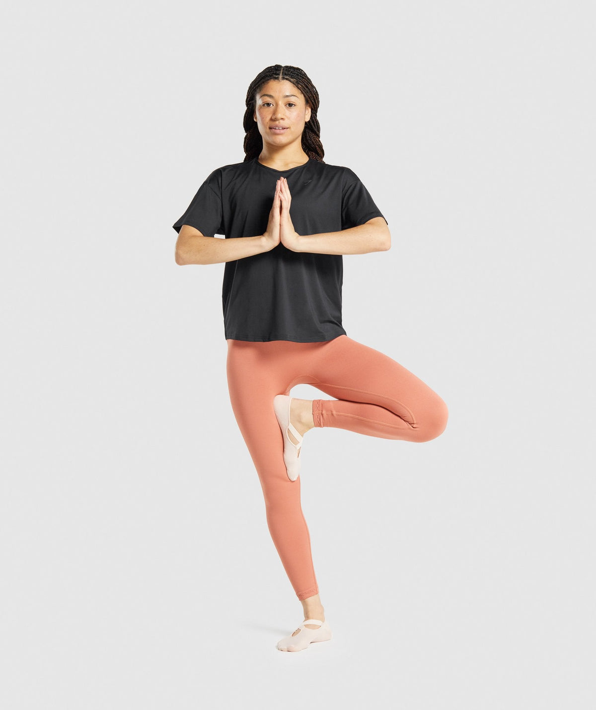 gymshark-studio-t-shirt-black-aw21-1