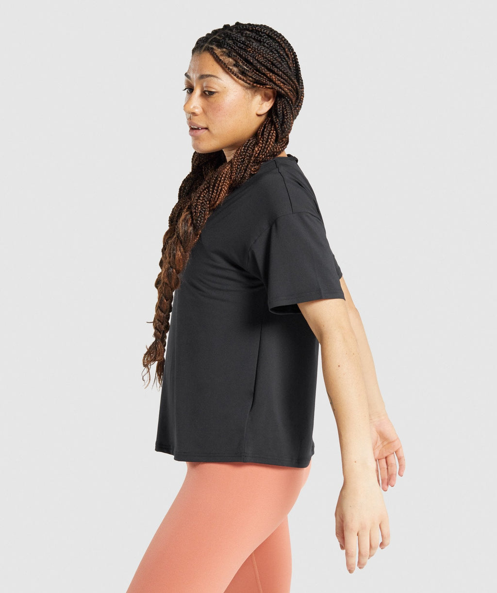 gymshark-studio-t-shirt-black-aw21-1