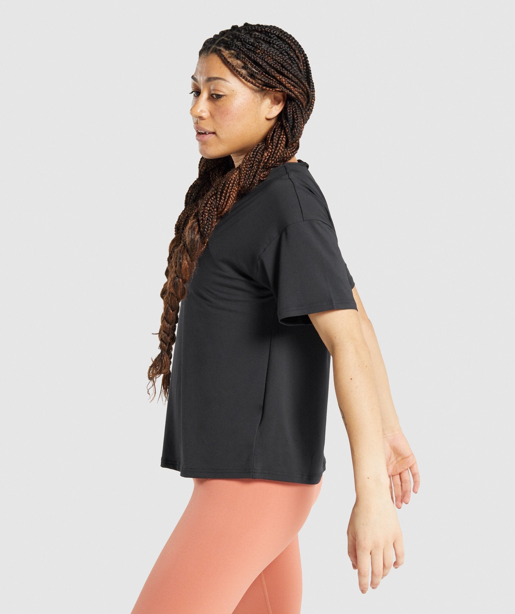 gymshark-studio-t-shirt-black-aw21-1