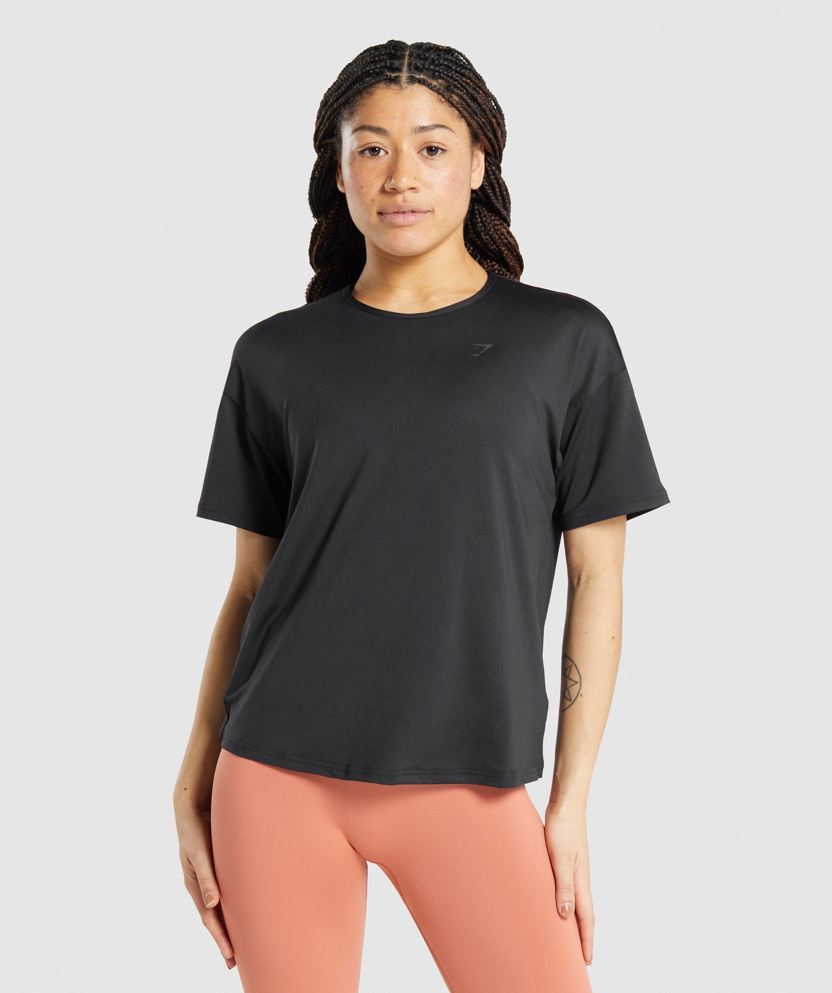gymshark-studio-t-shirt-black-aw21-1