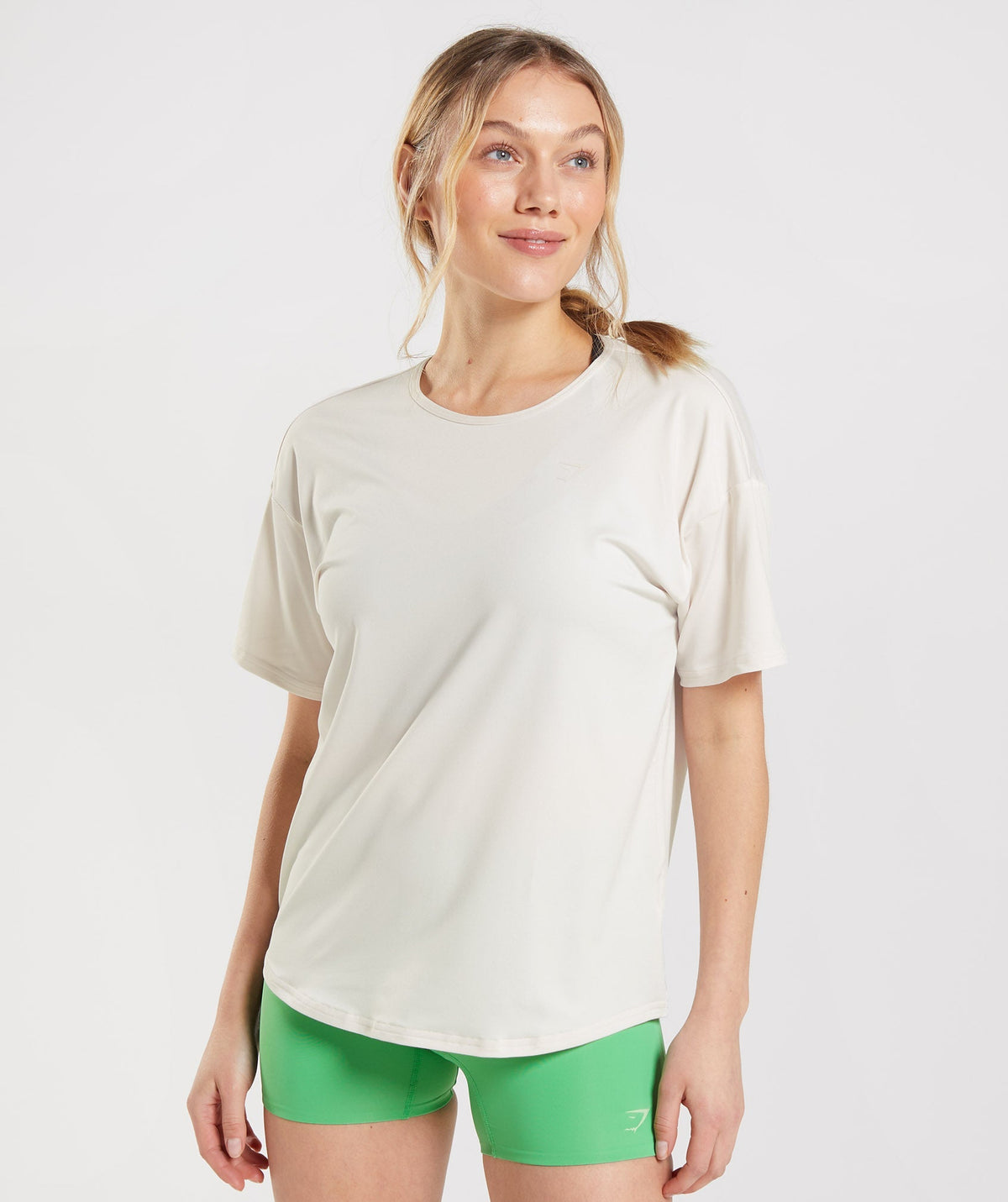 gymshark-studio-t-shirt-coconut-white-ss22