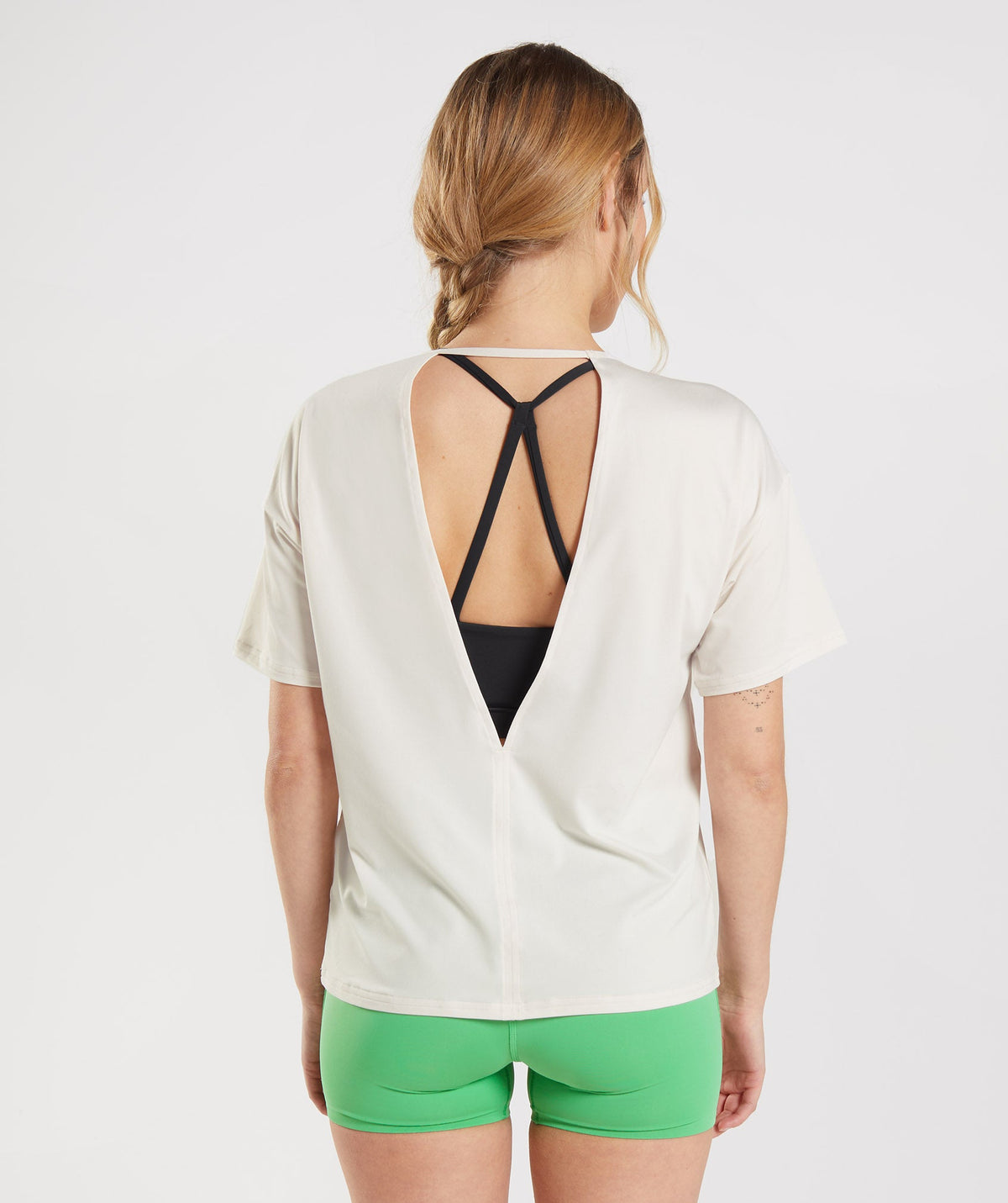 gymshark-studio-t-shirt-coconut-white-ss22