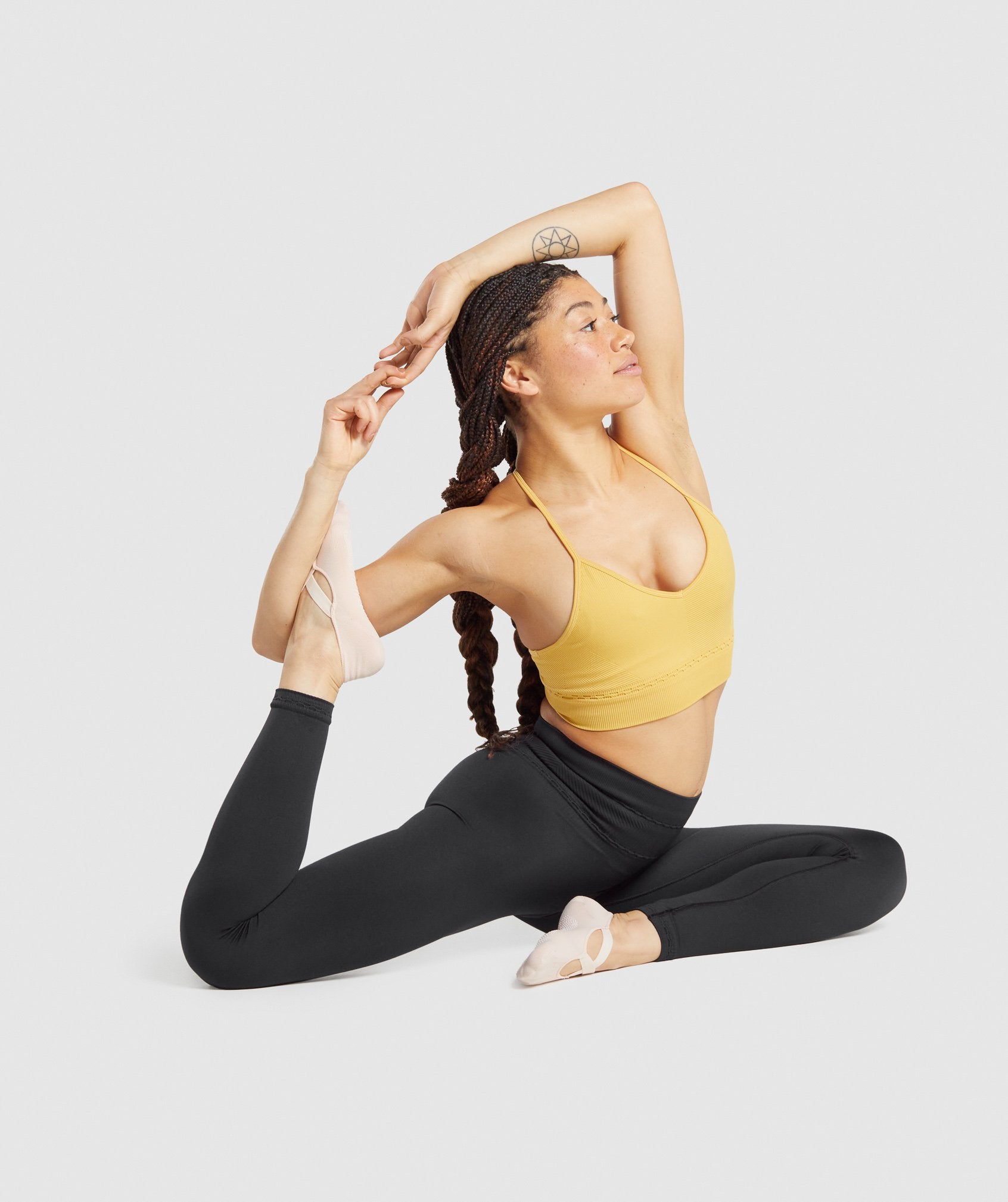 gymshark-studio-seamless-sports-bra-yellow-aw21