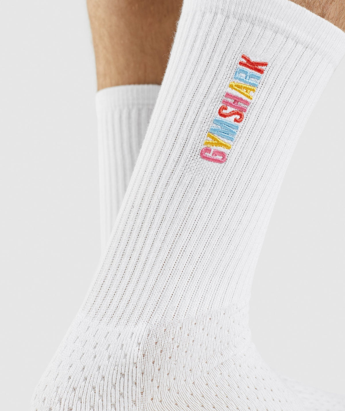 gymshark-sundae-crew-socks-white-aw21