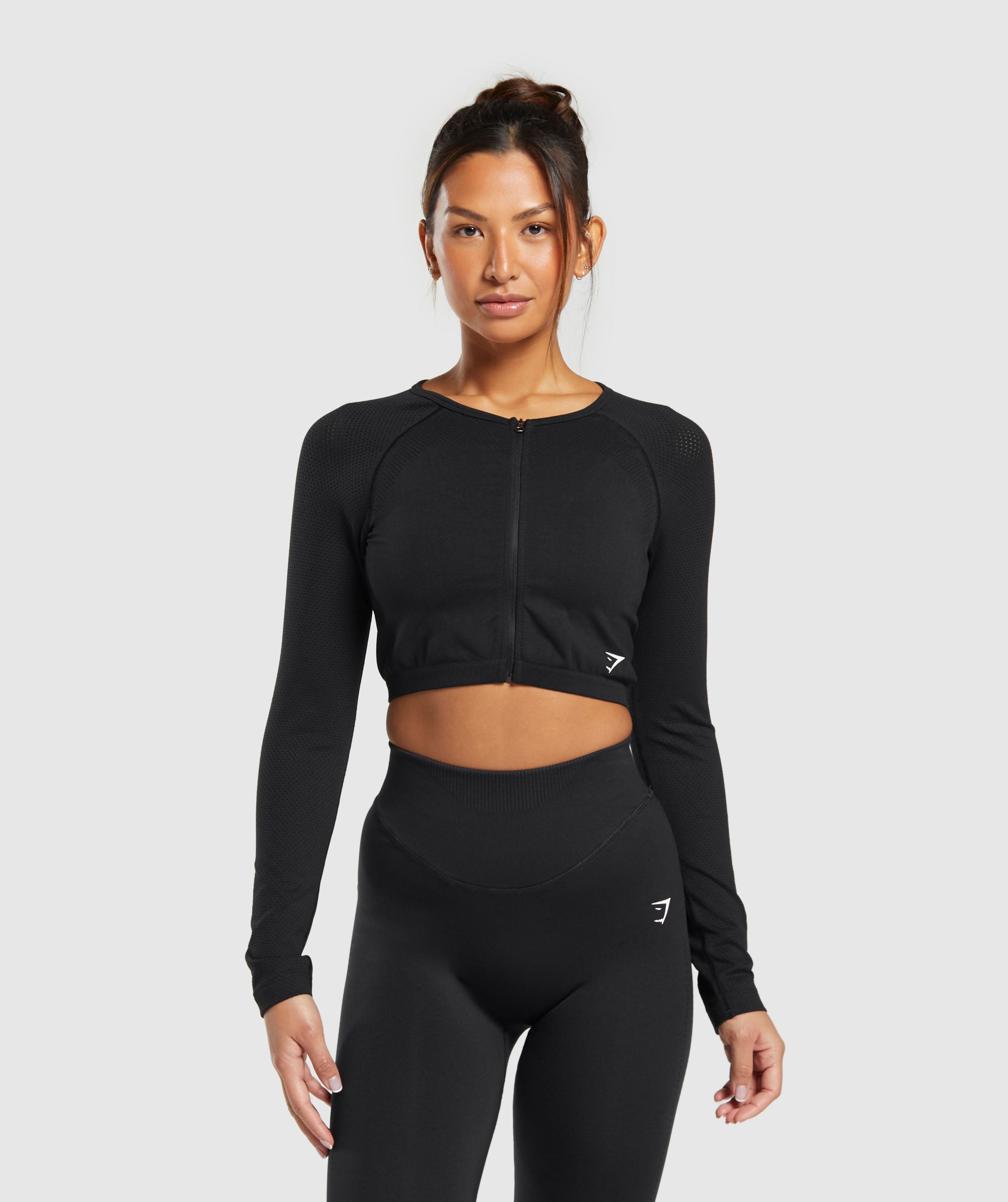 gymshark-sweat-seamless-long-sleeve-zip-crop-top-black-ss24