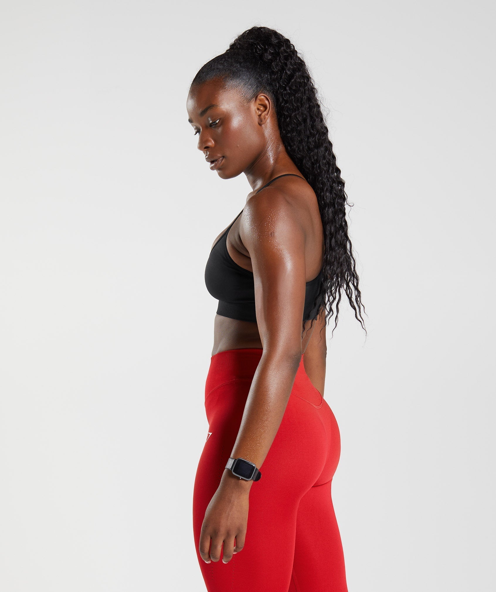 gymshark-sweat-seamless-sports-bra-black-aw22