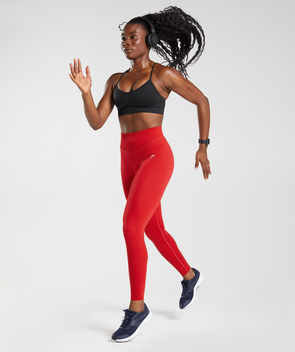 gymshark-sweat-seamless-sports-bra-black-aw22