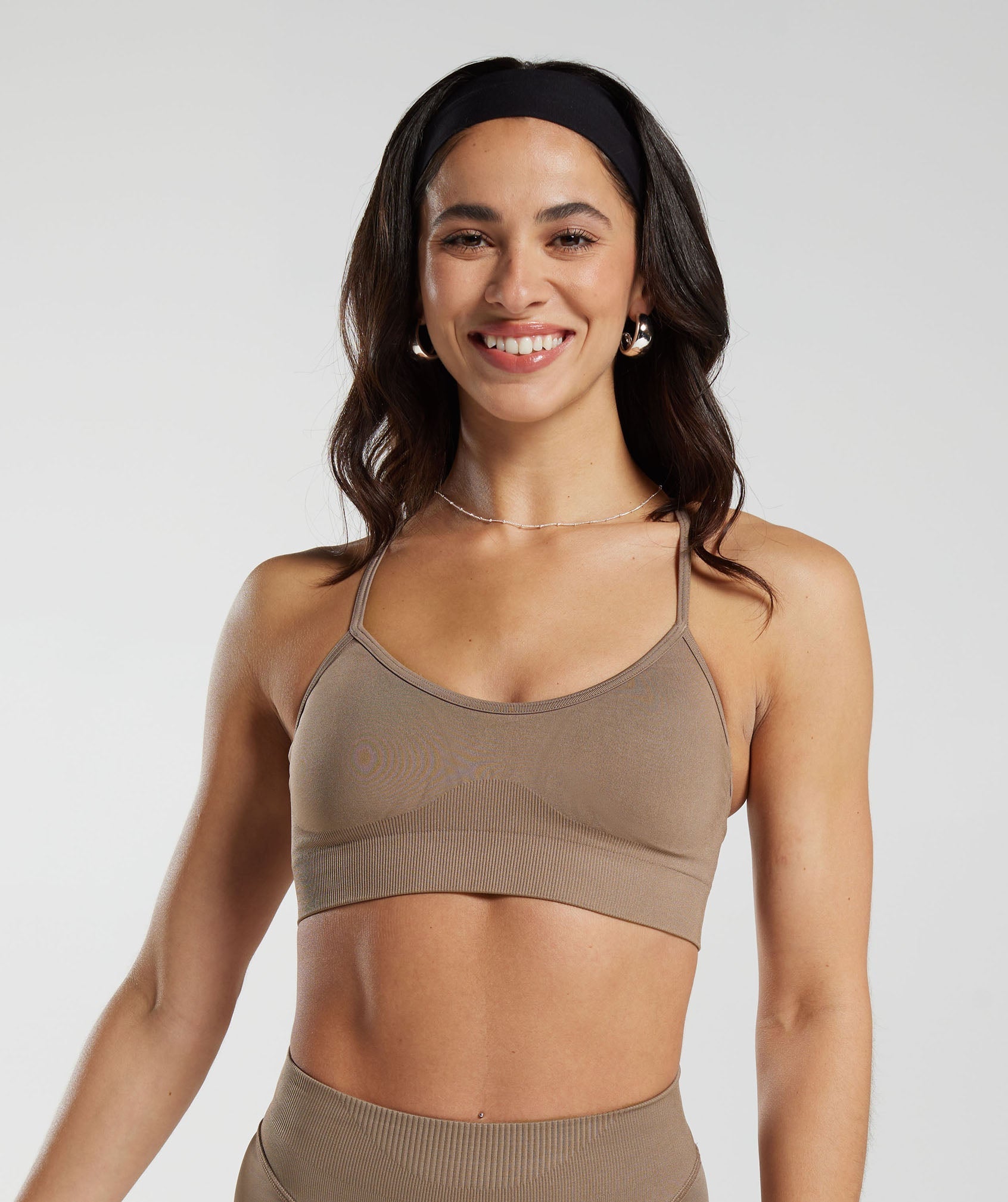gymshark-sweat-seamless-sports-bra-fossil-brown-ss23