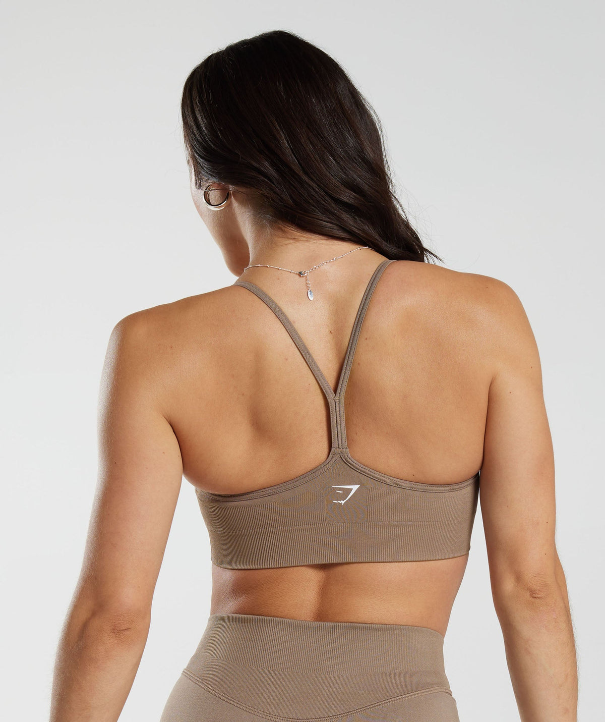 gymshark-sweat-seamless-sports-bra-fossil-brown-ss23