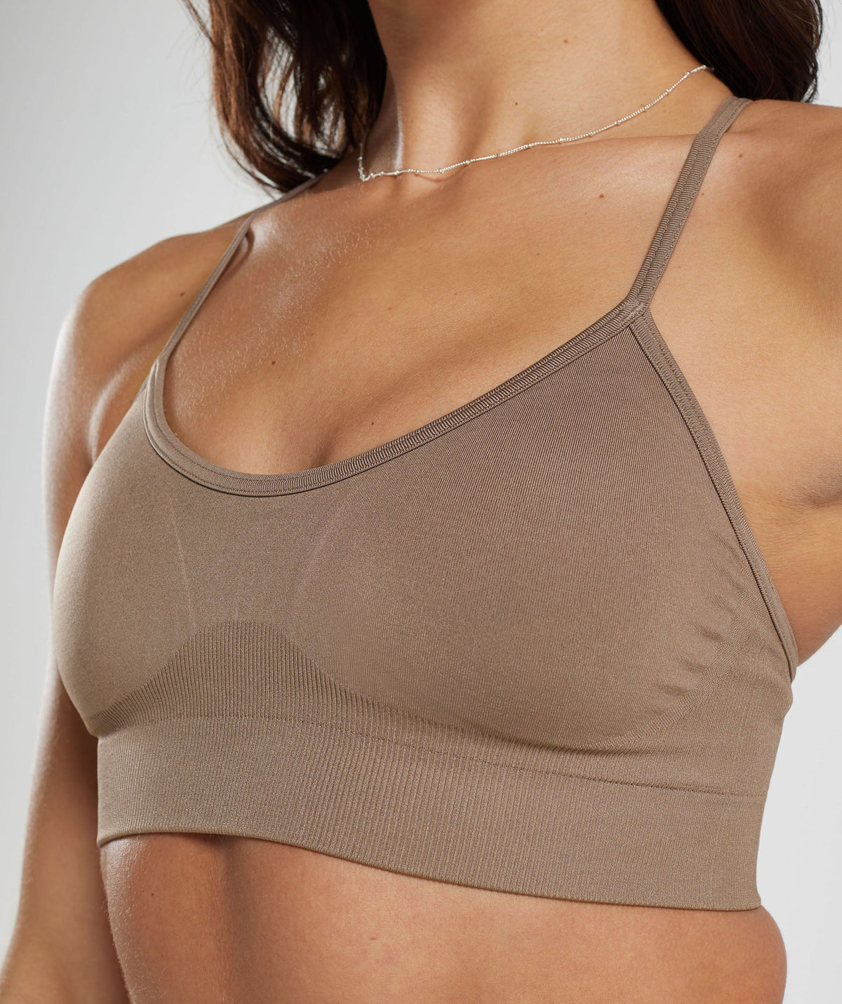 gymshark-sweat-seamless-sports-bra-fossil-brown-ss23