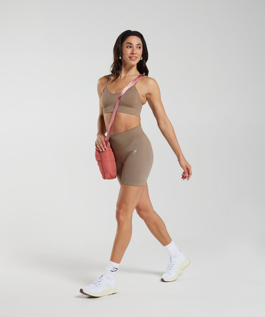 gymshark-sweat-seamless-sports-bra-fossil-brown-ss23