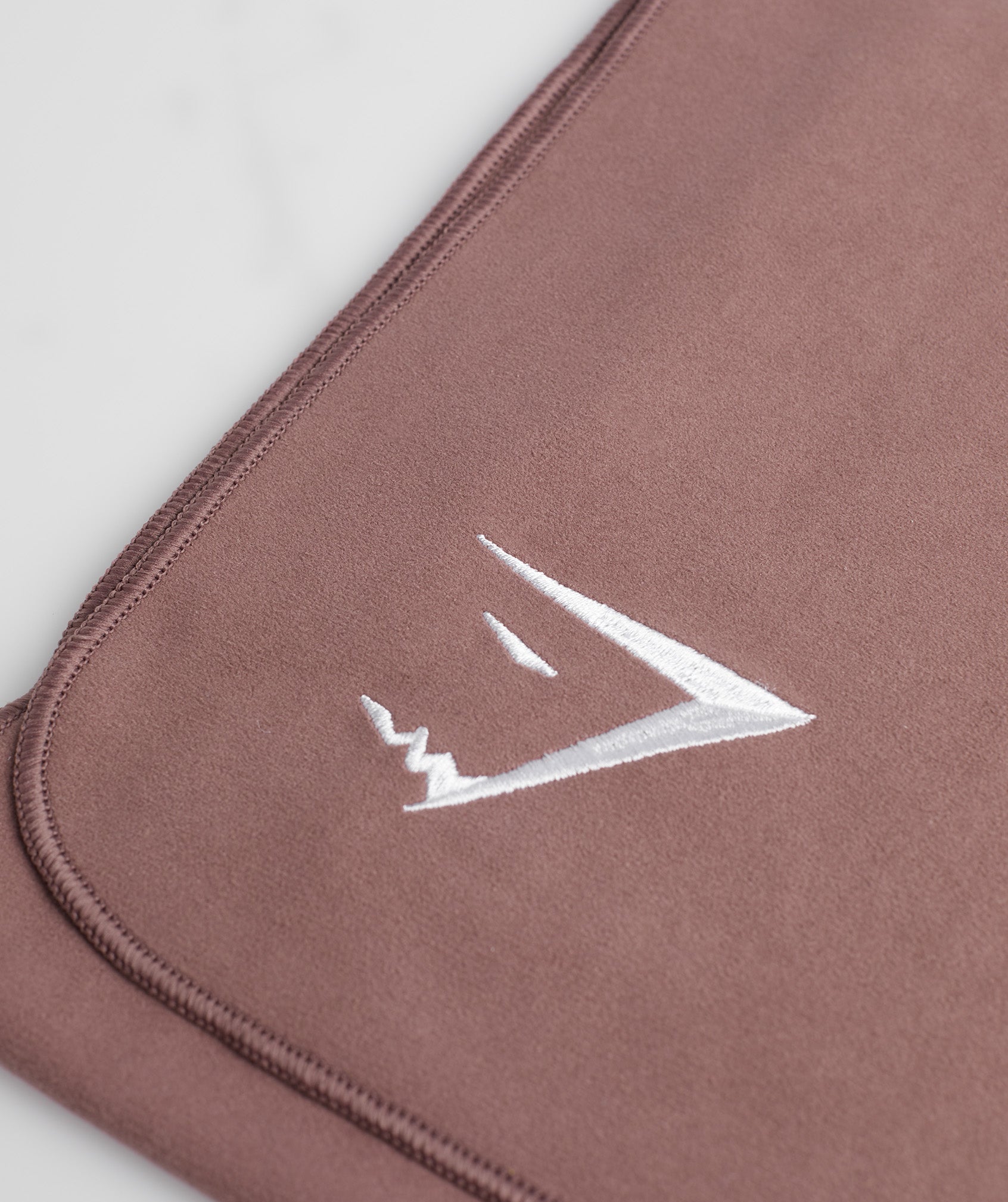 gymshark-sweat-towel-dusty-maroon-ss23